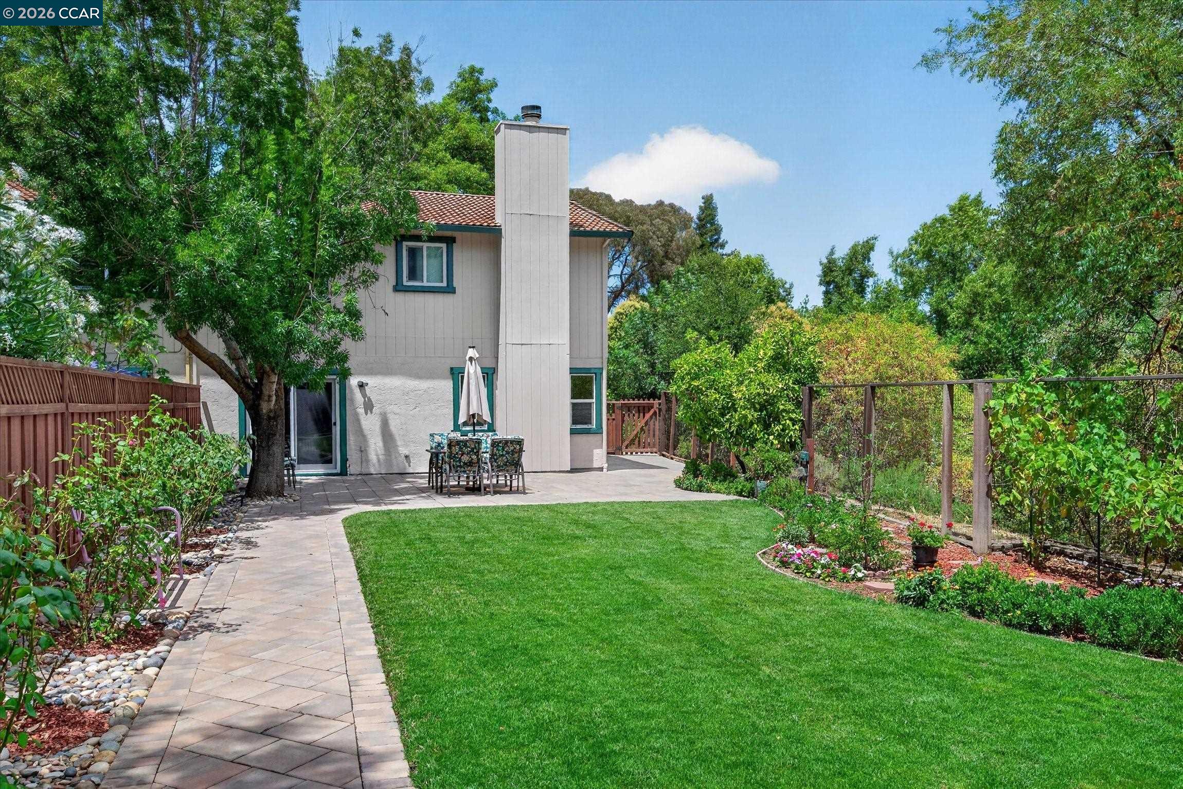 584 Mission Pl