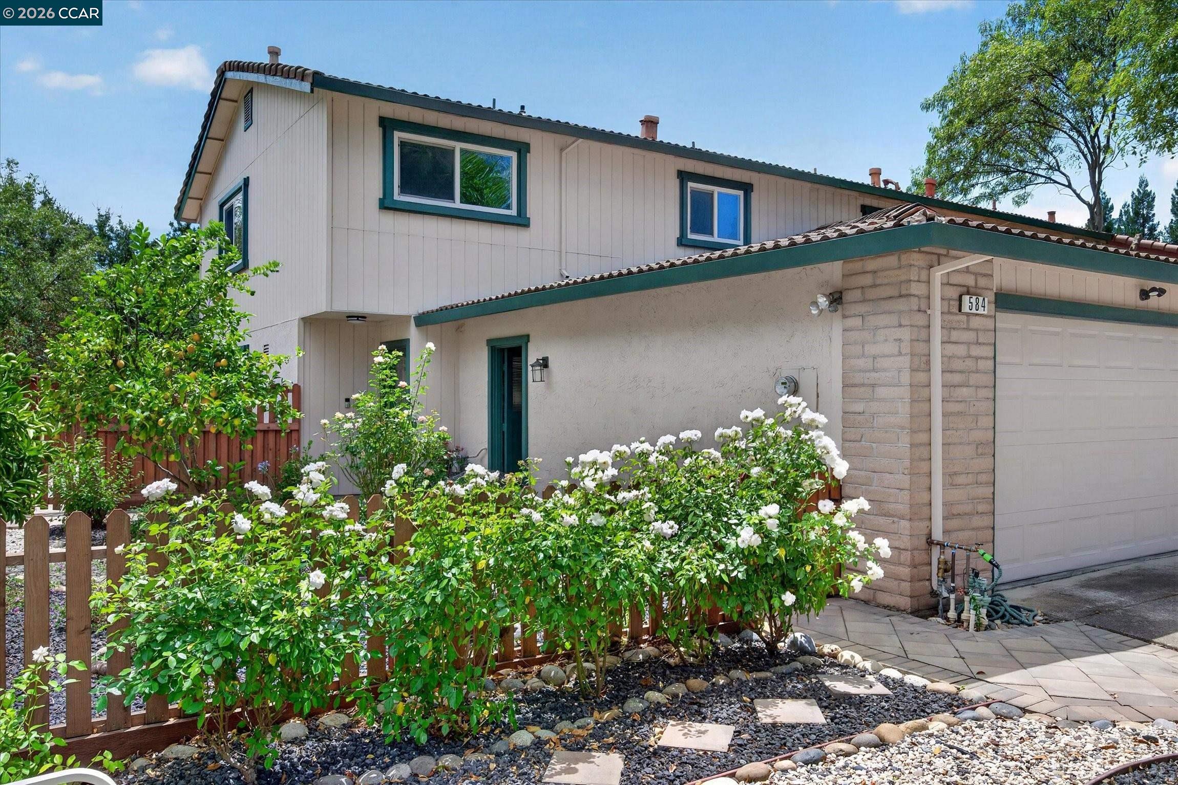 584 Mission Pl