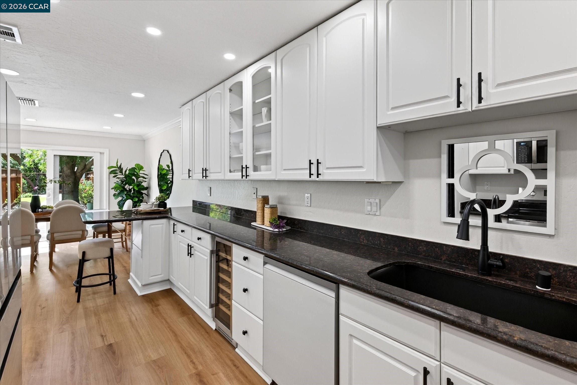 584 Mission Pl