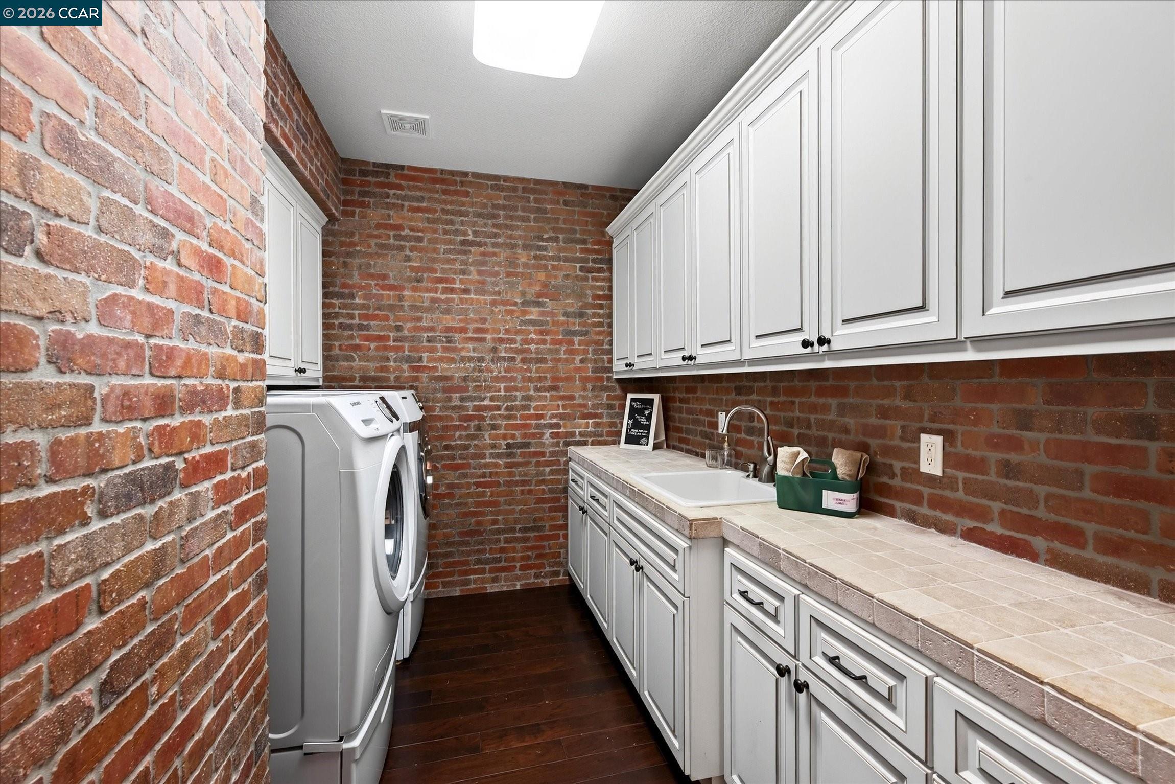 3086 Hastings Way