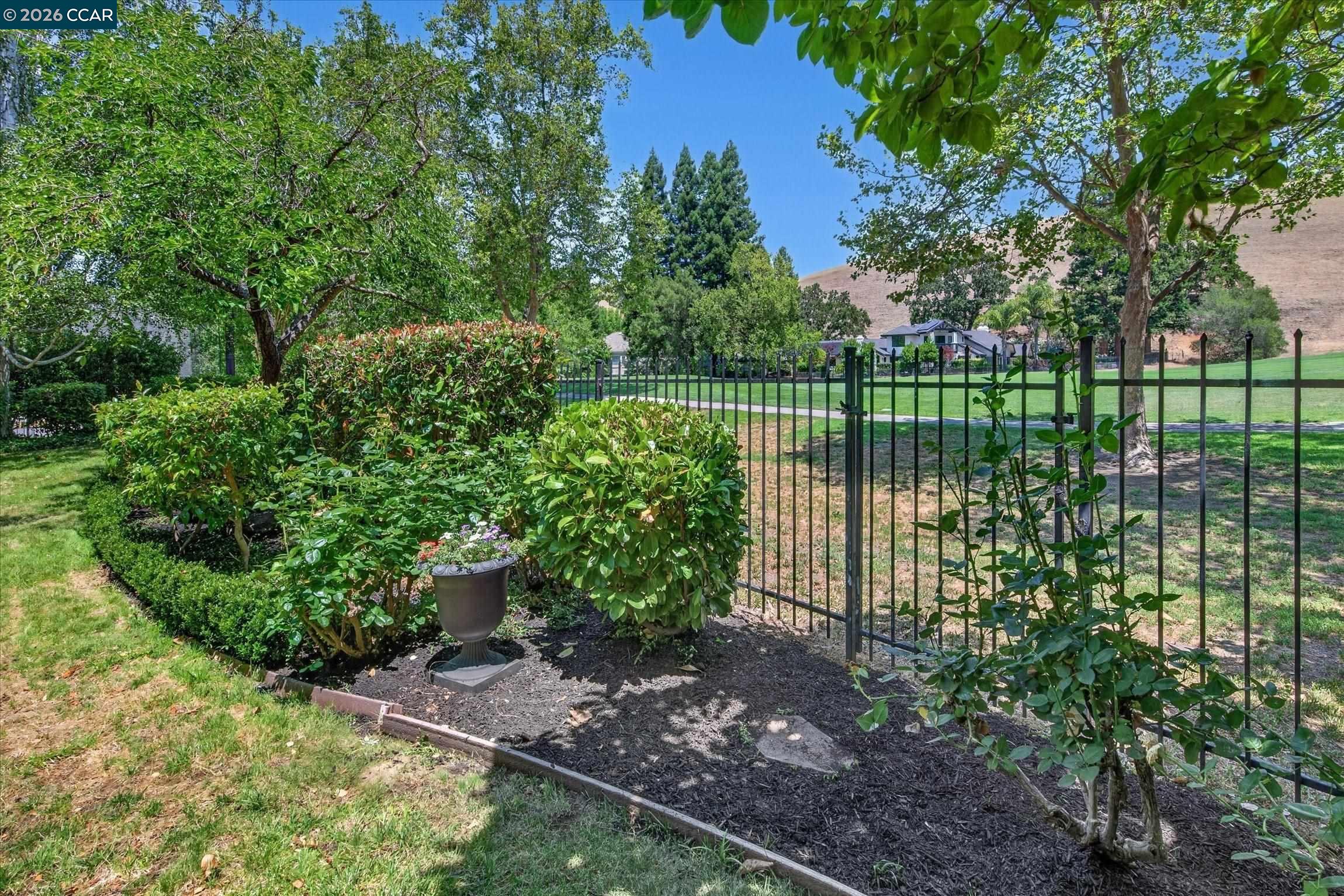 549 Buttonwood Dr