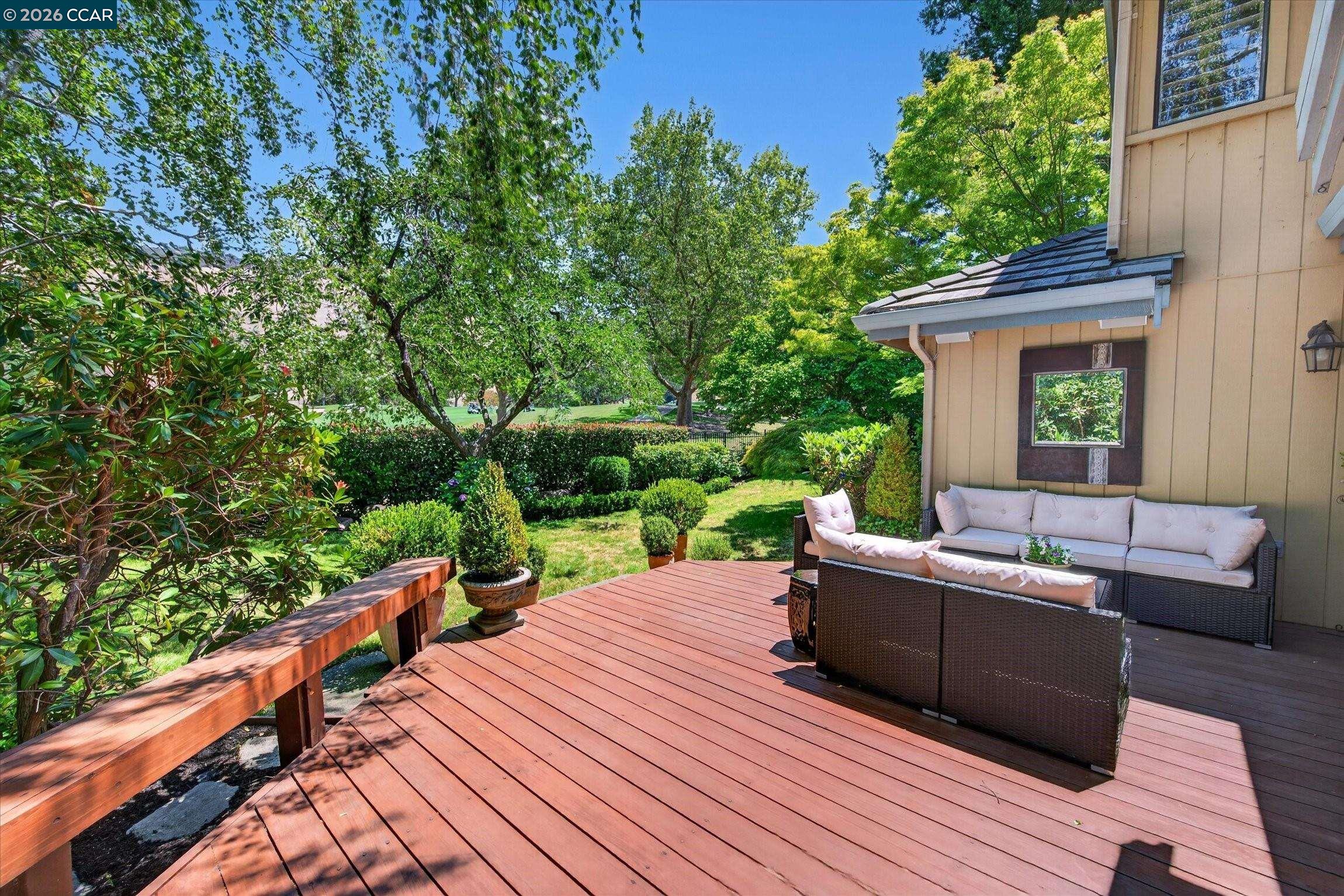 549 Buttonwood Dr