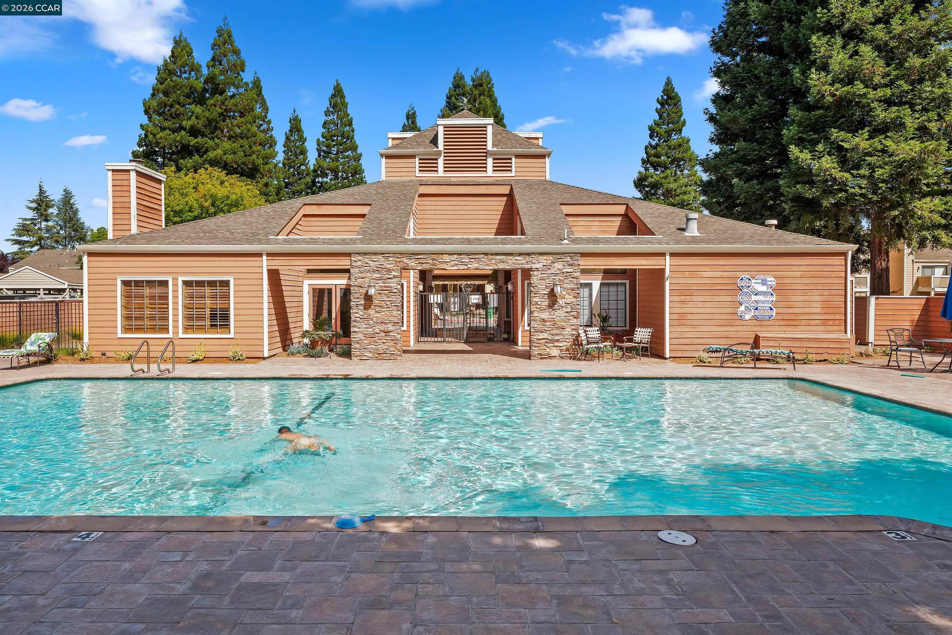 332 Eastridge Dr