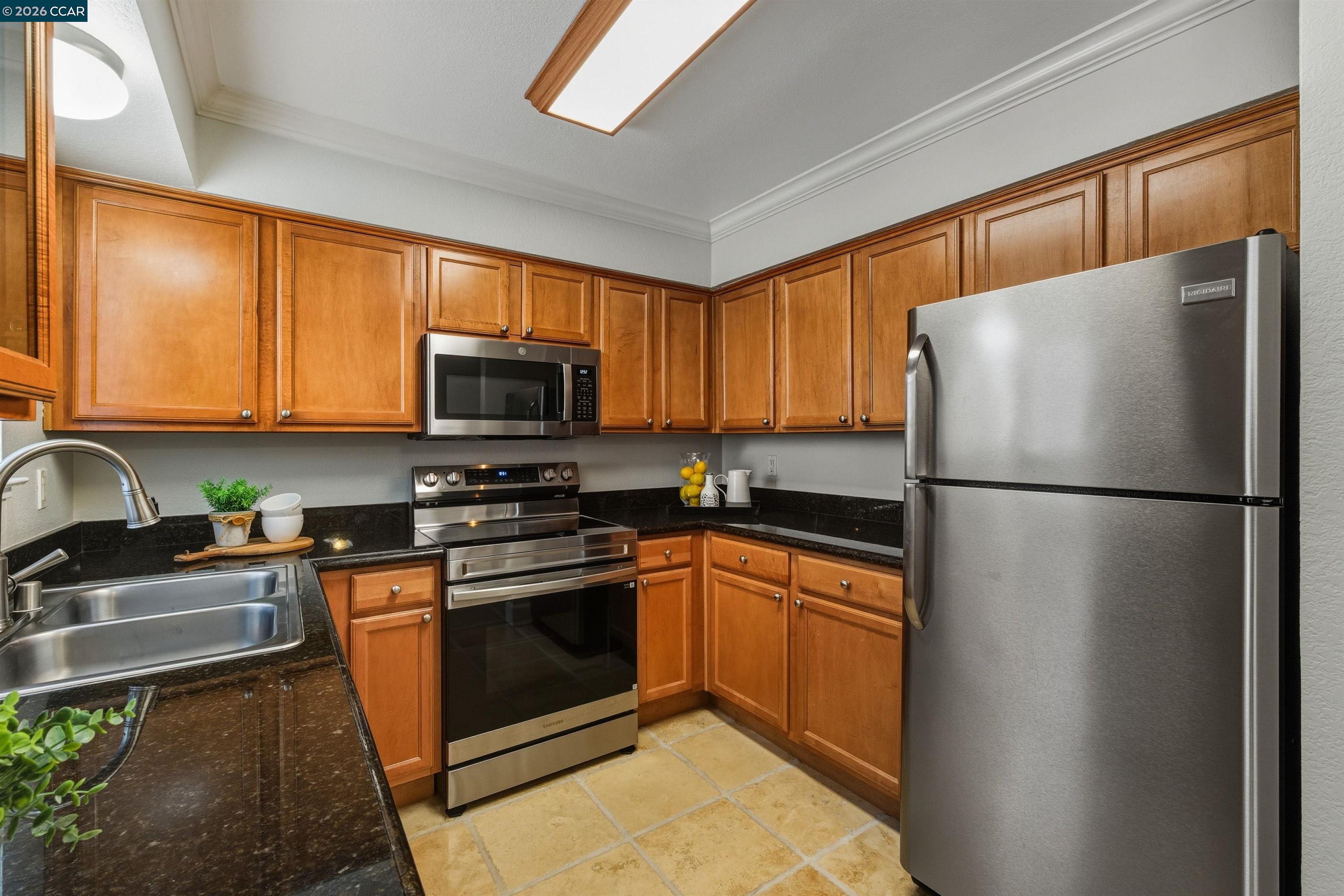 332 Eastridge Dr