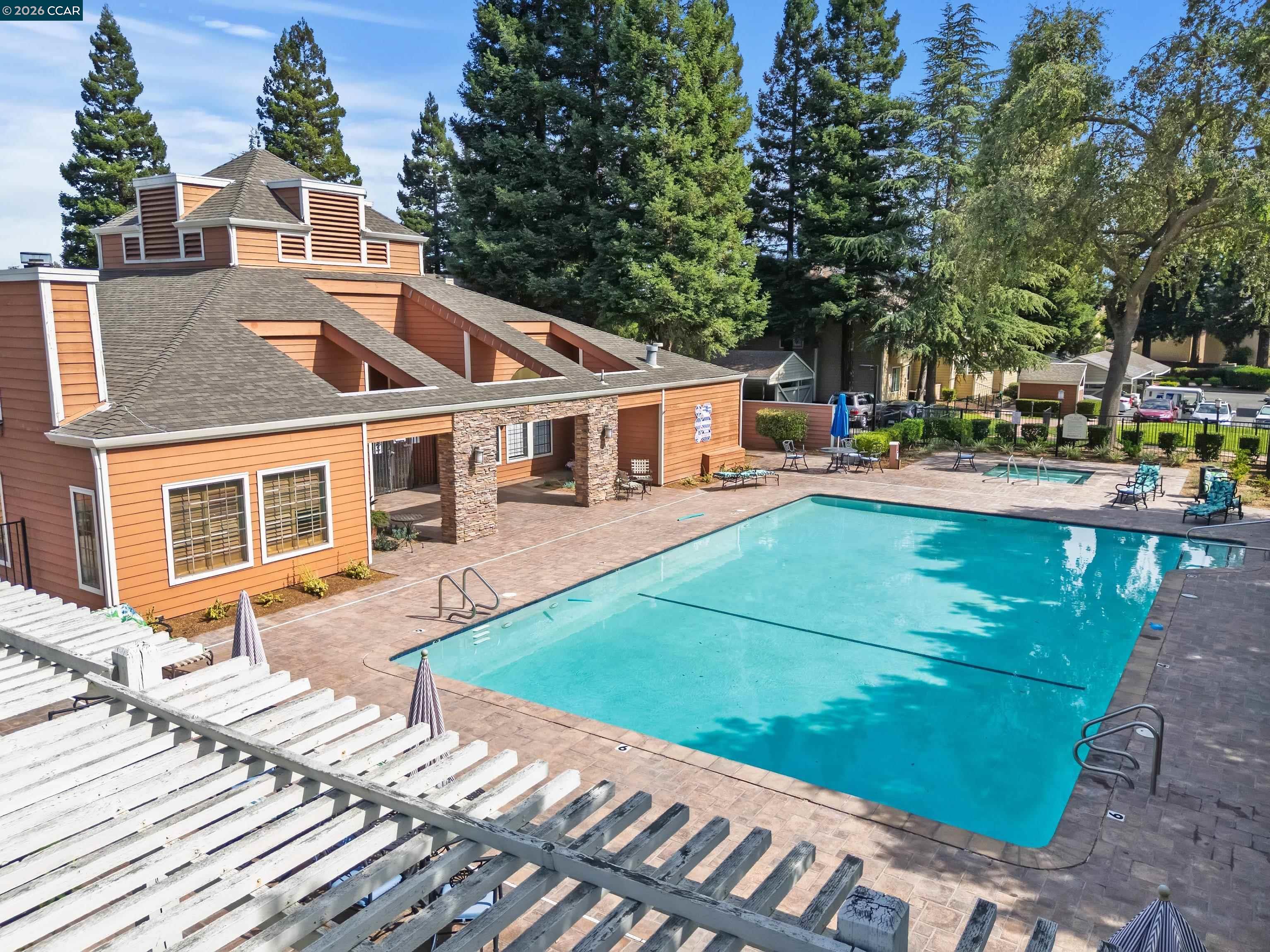 332 Eastridge Dr