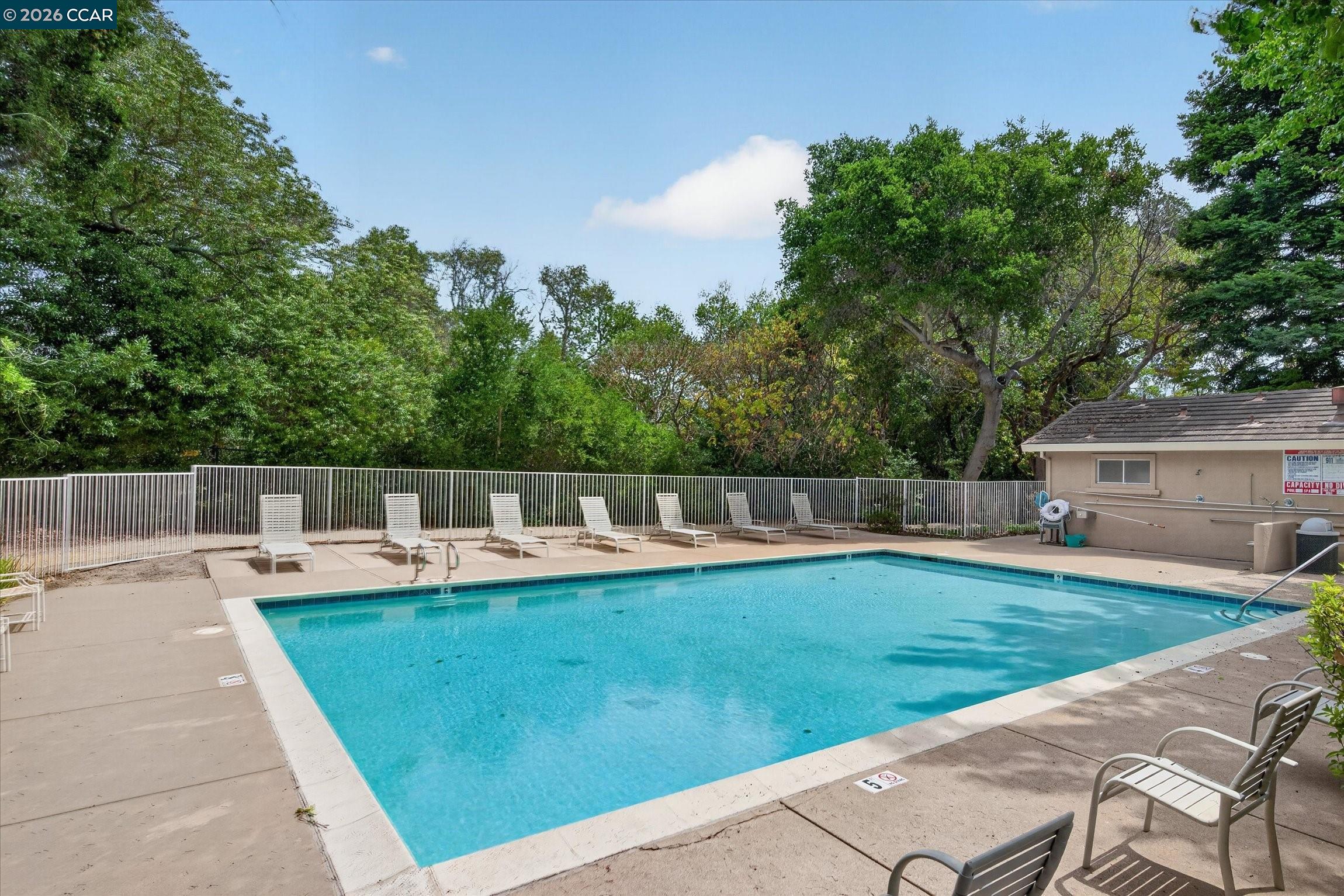 15 Creekside Dr