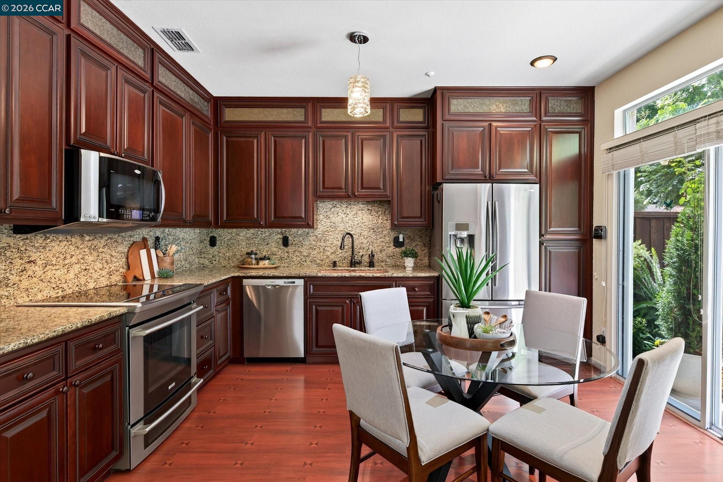 15 Creekside Dr