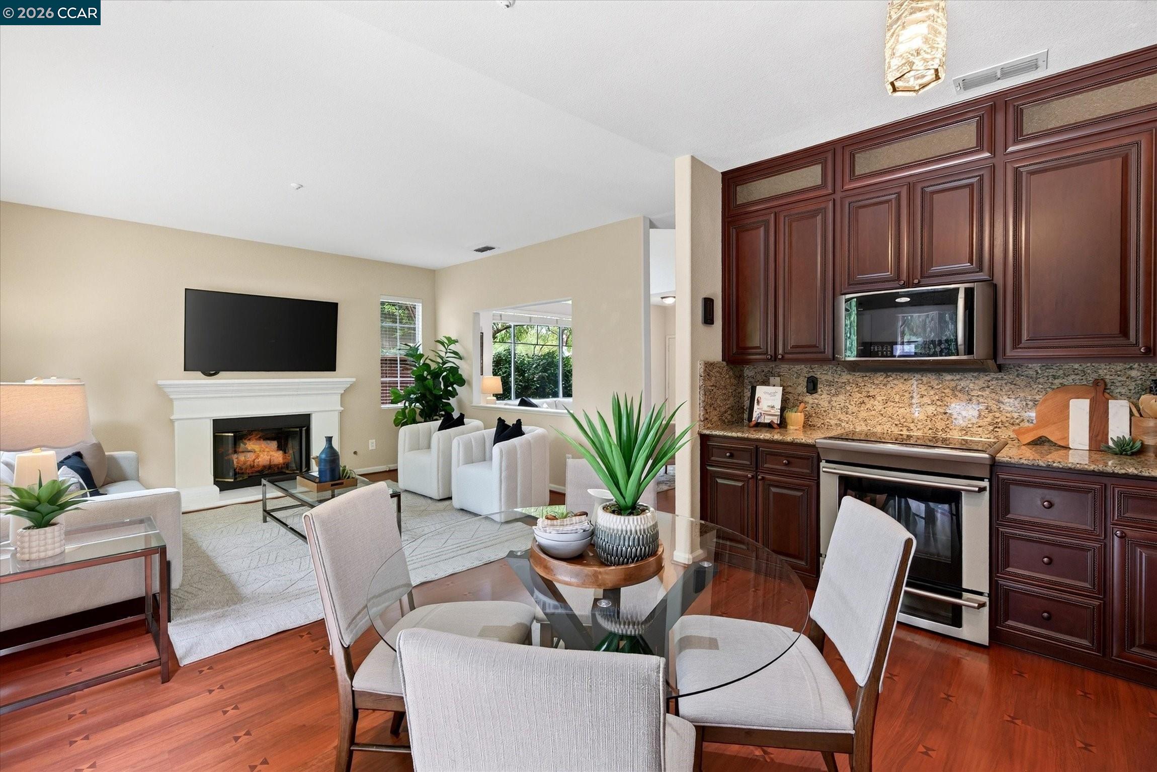 15 Creekside Dr