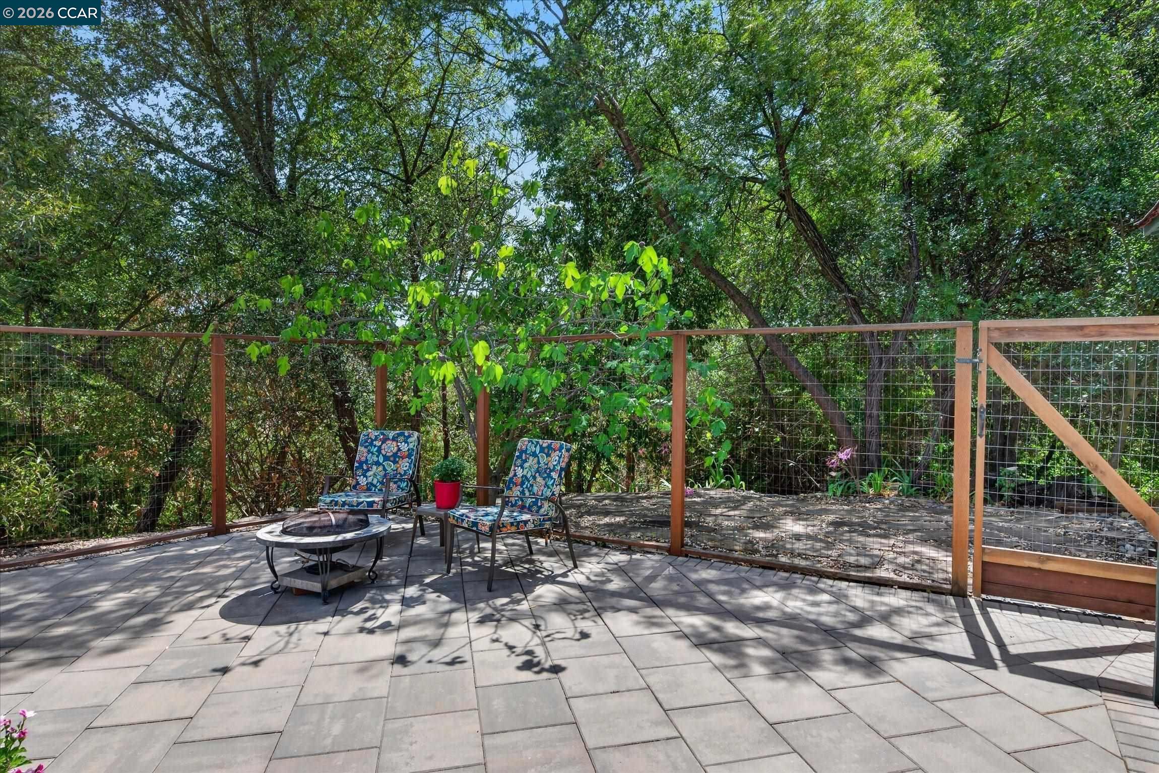 584 Mission Pl
