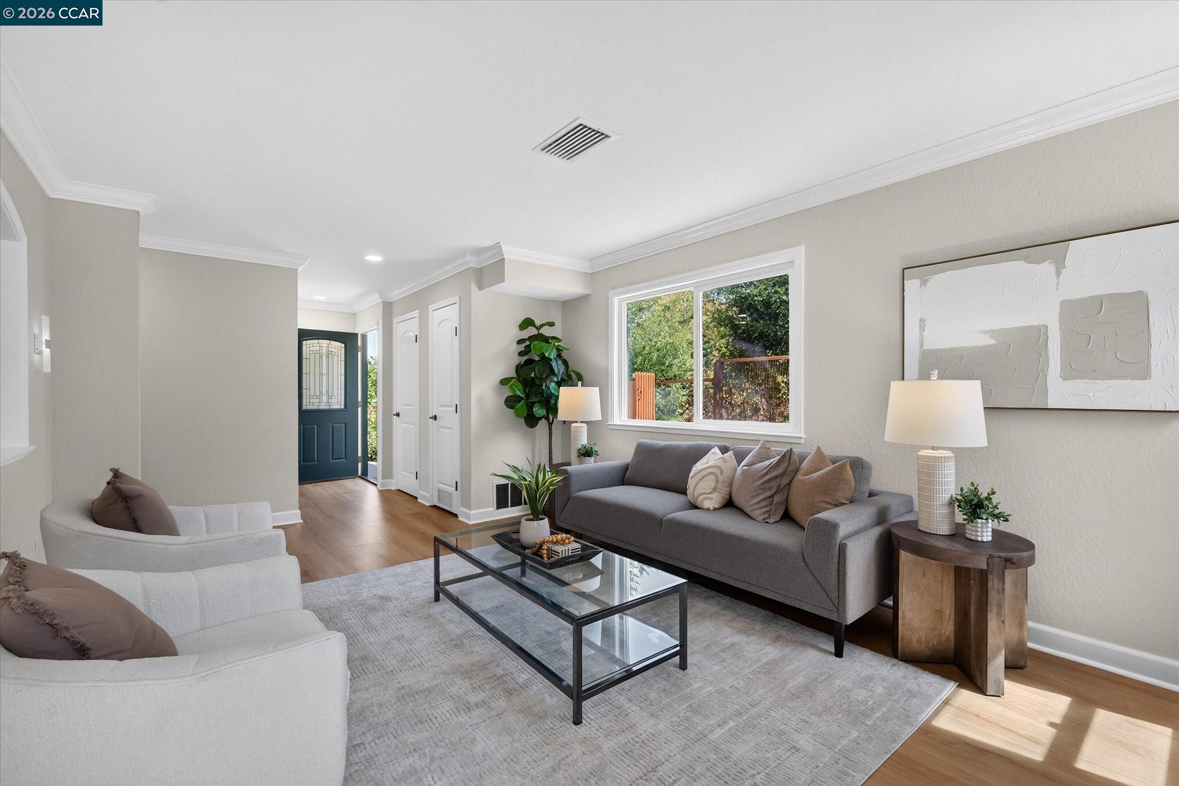 584 Mission Pl