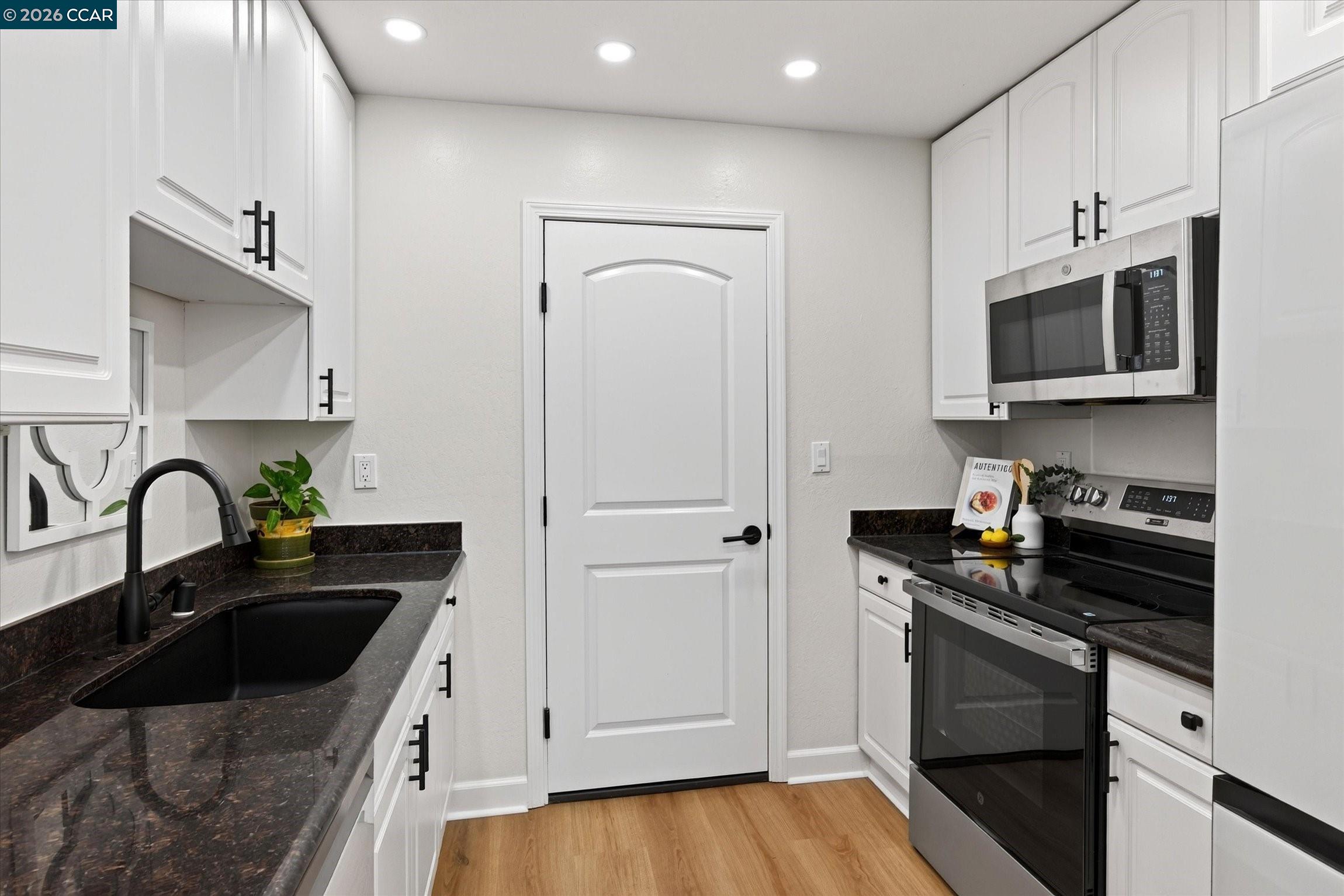 584 Mission Pl