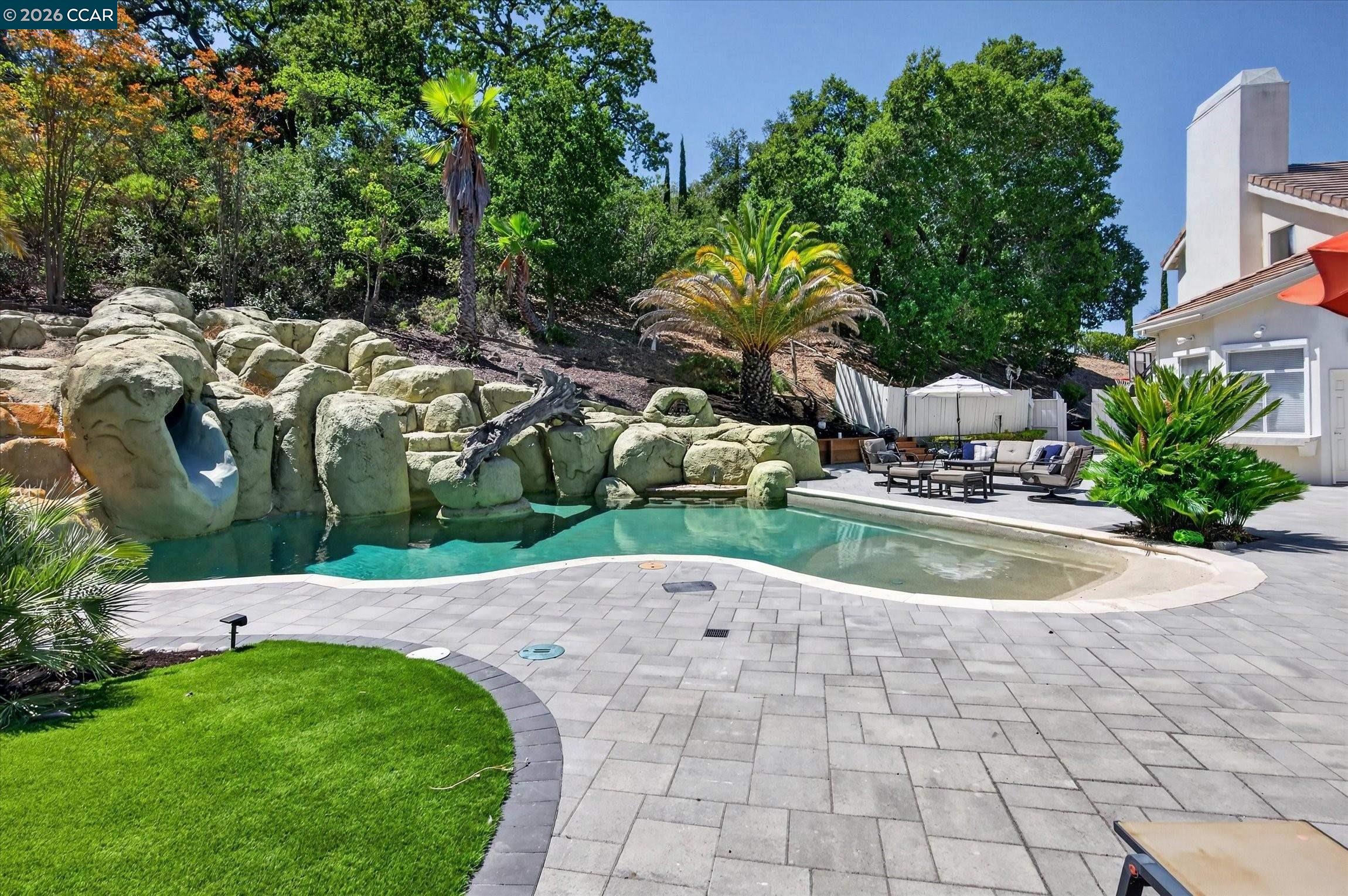73 Blackhawk Club Ct