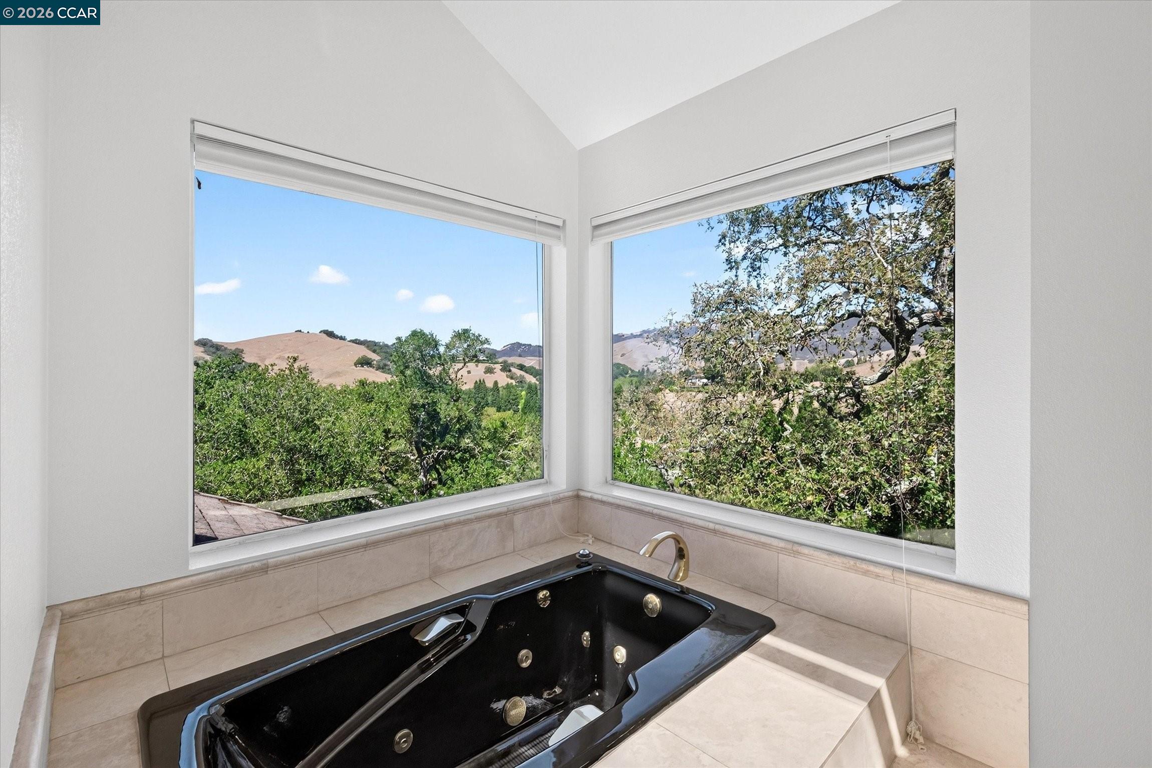 73 Blackhawk Club Ct
