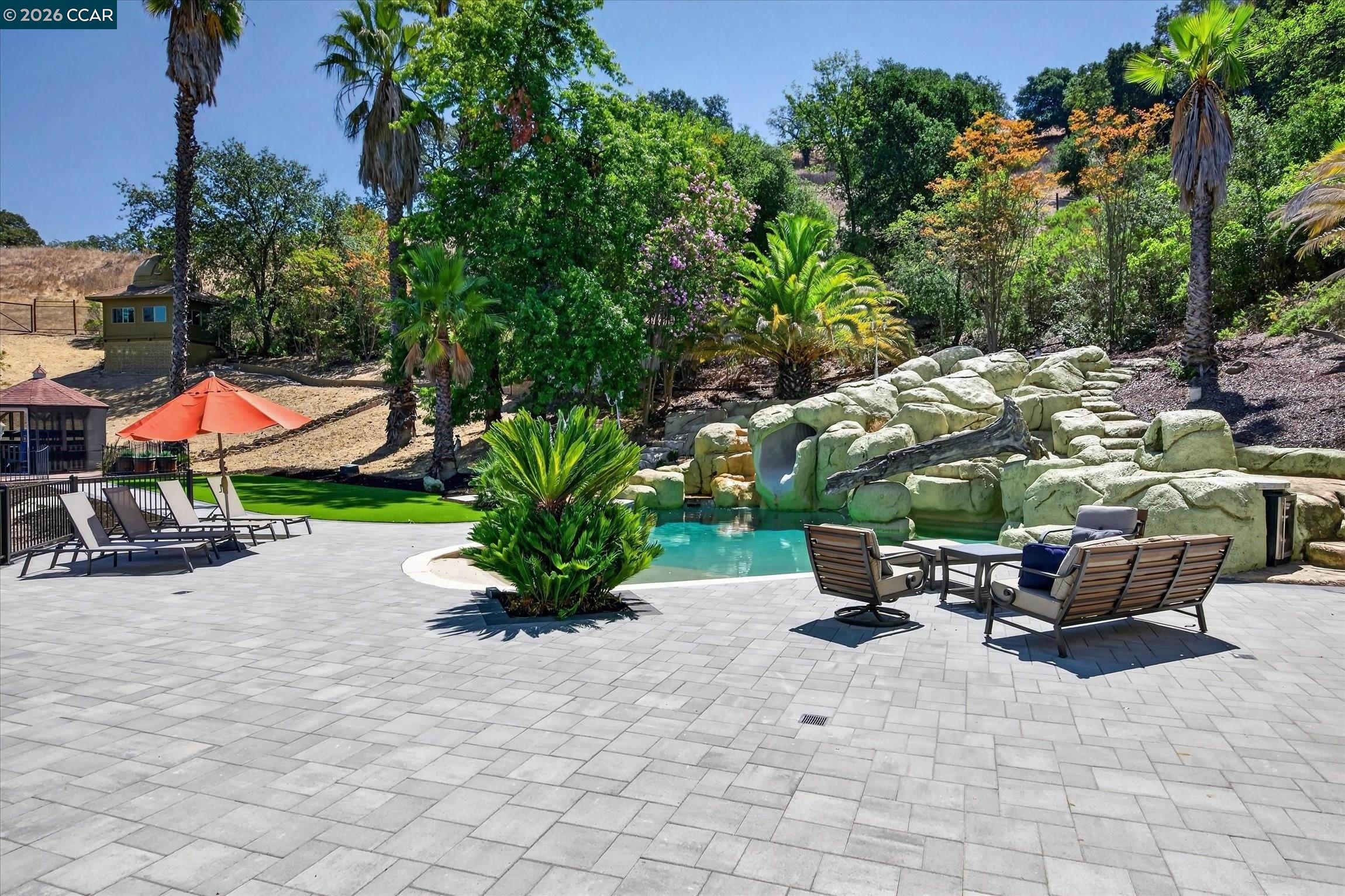 73 Blackhawk Club Ct