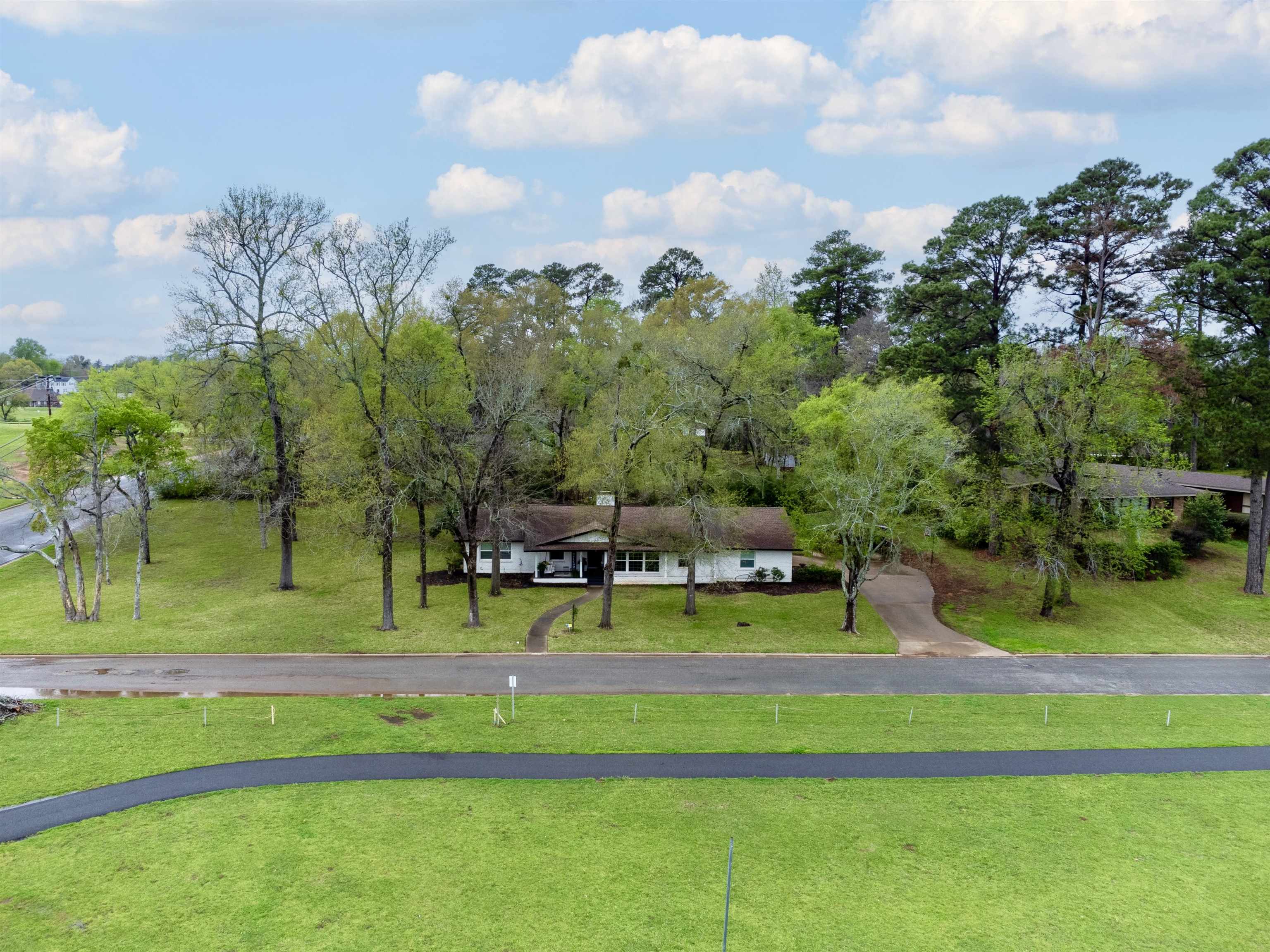 320 Horseshoe Dr
