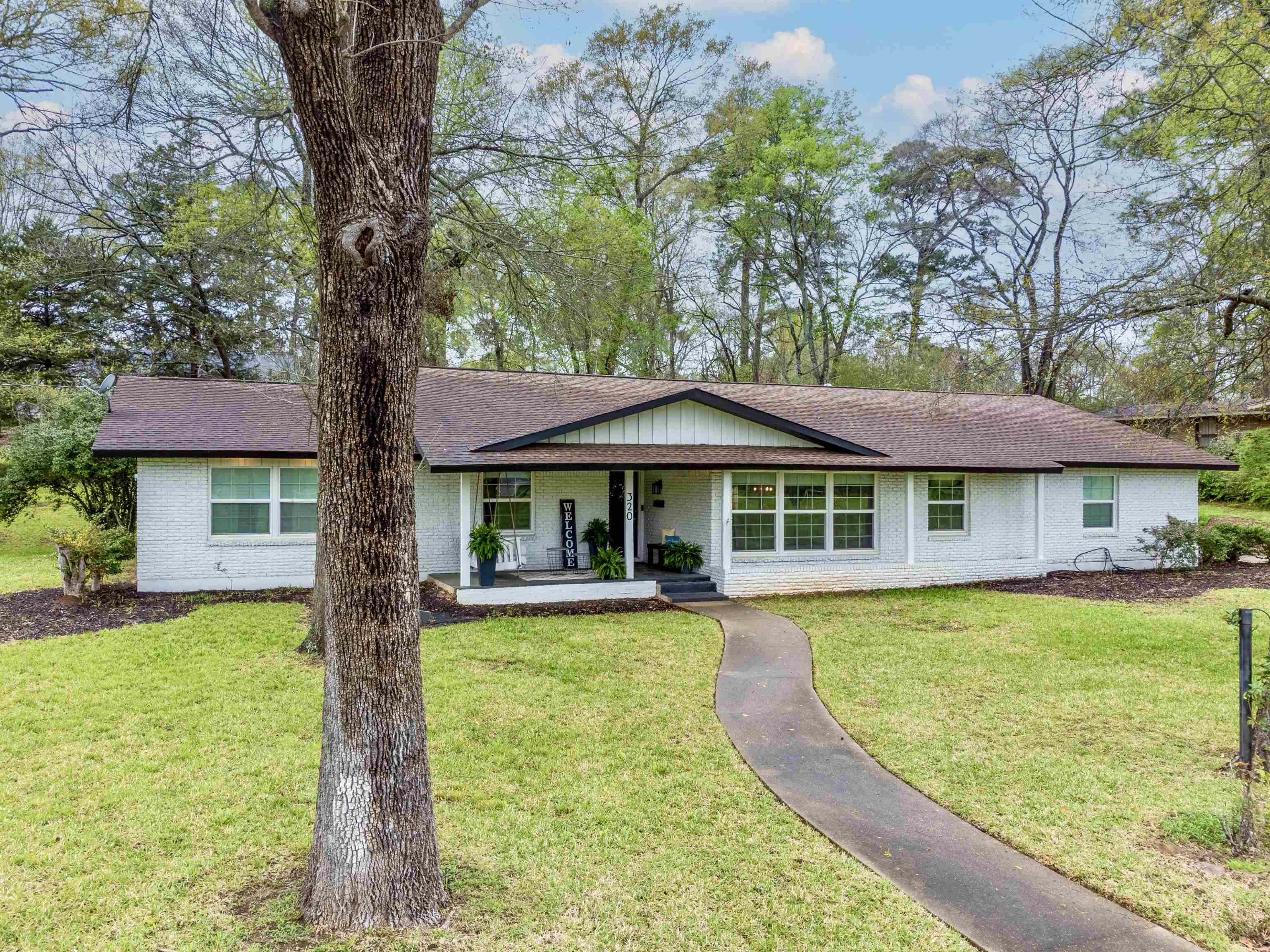 320 Horseshoe Dr