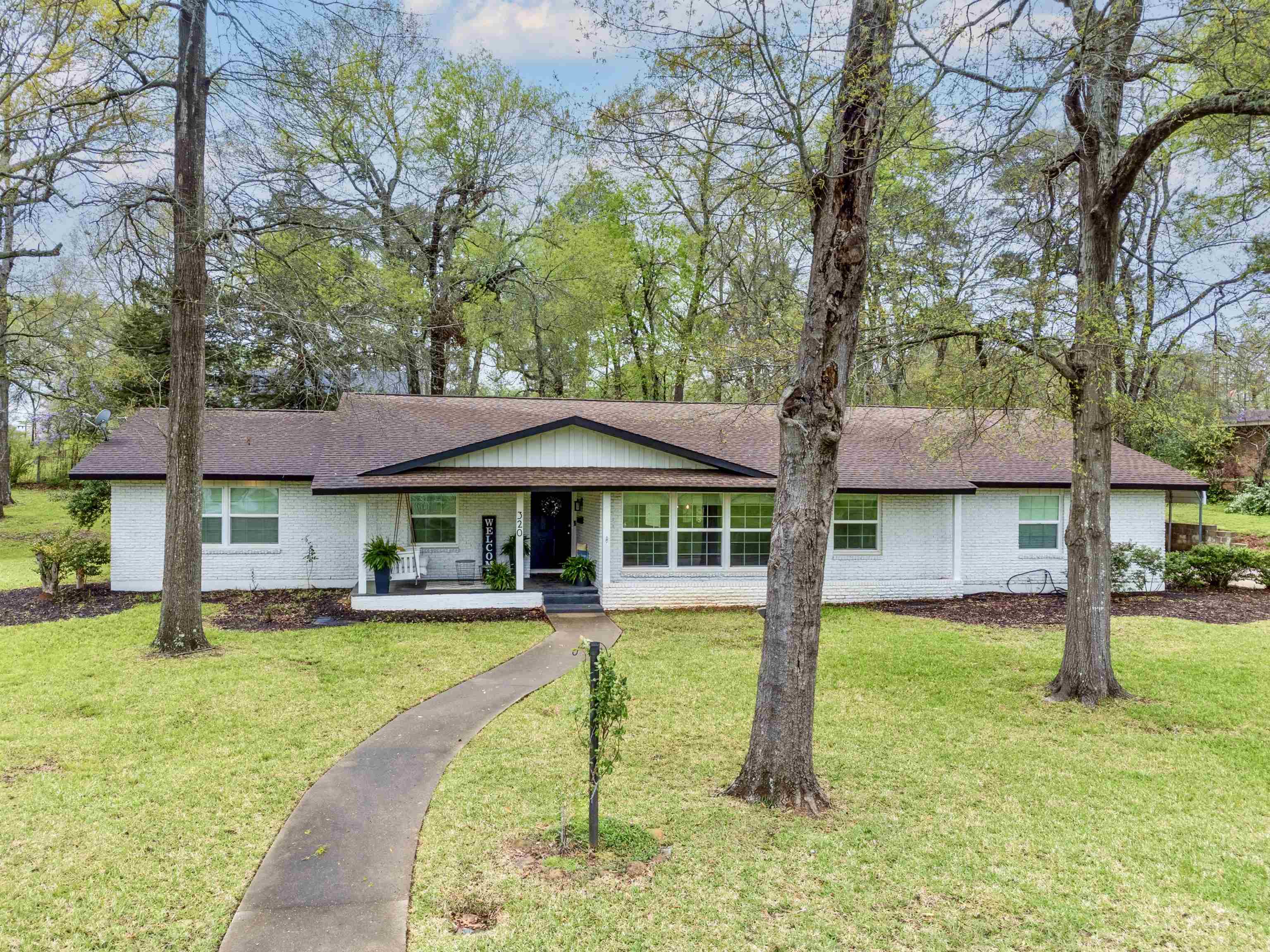 320 Horseshoe Dr
