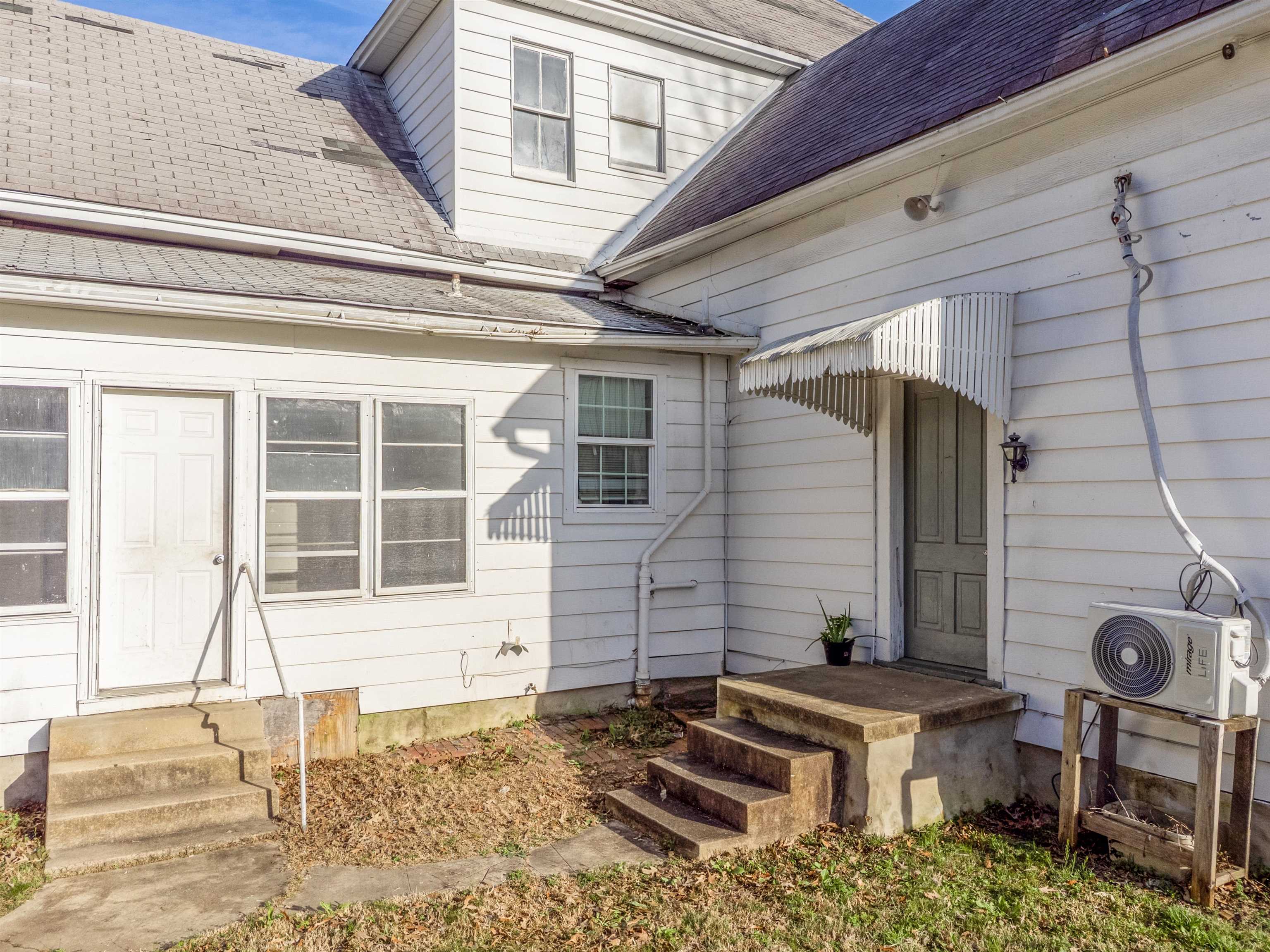 2701 University Ave