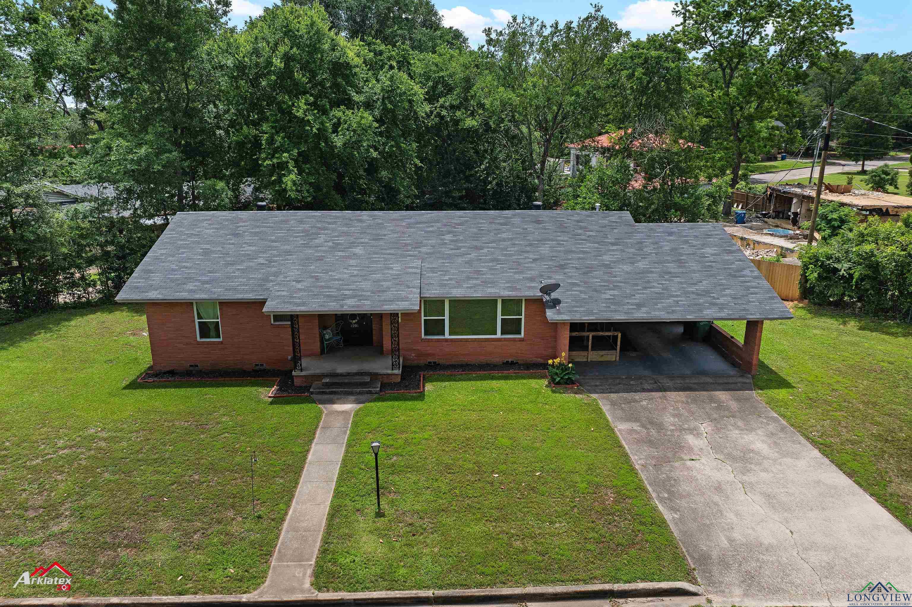 1201 Pecan St.