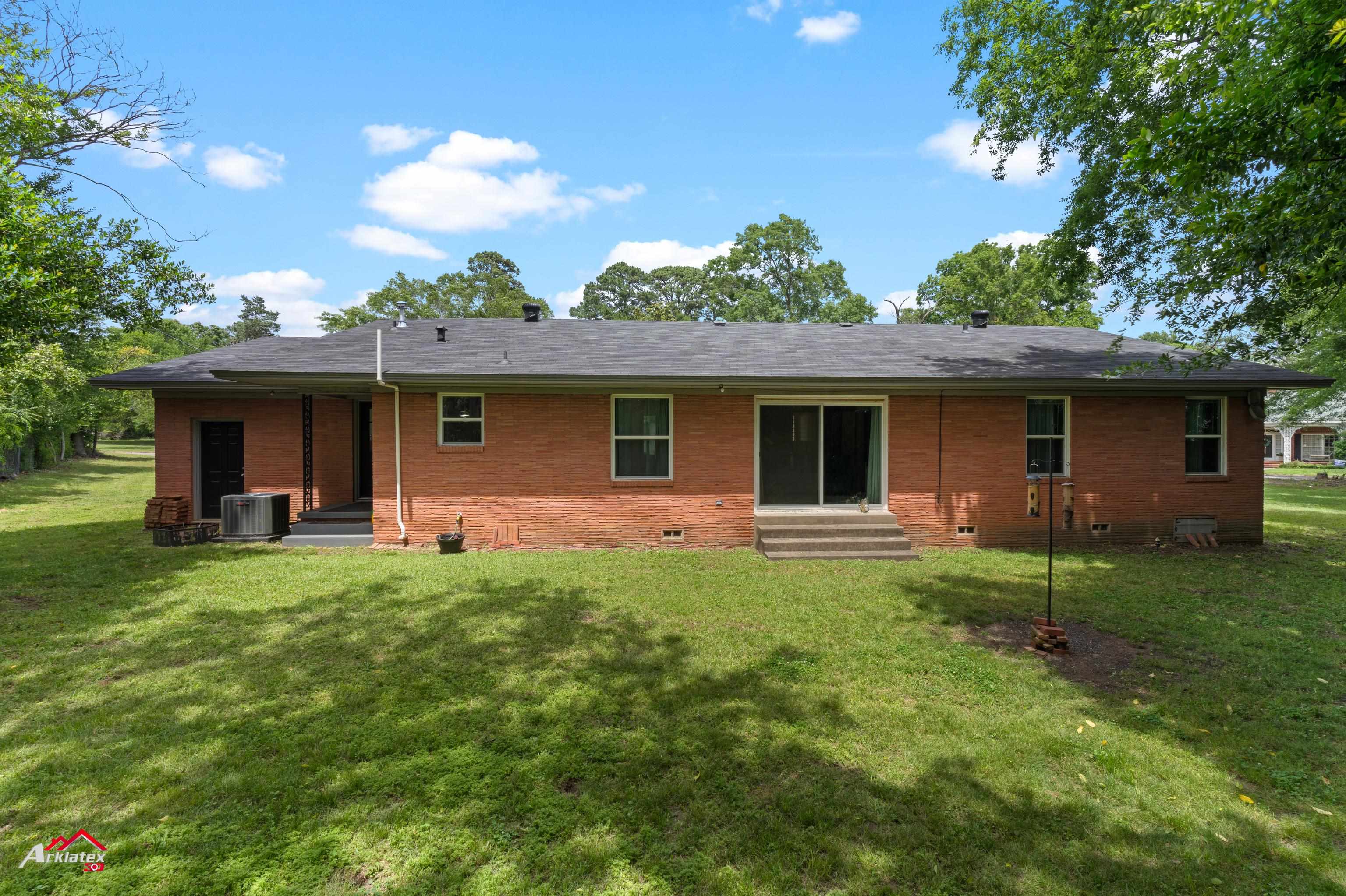 1201 Pecan St.