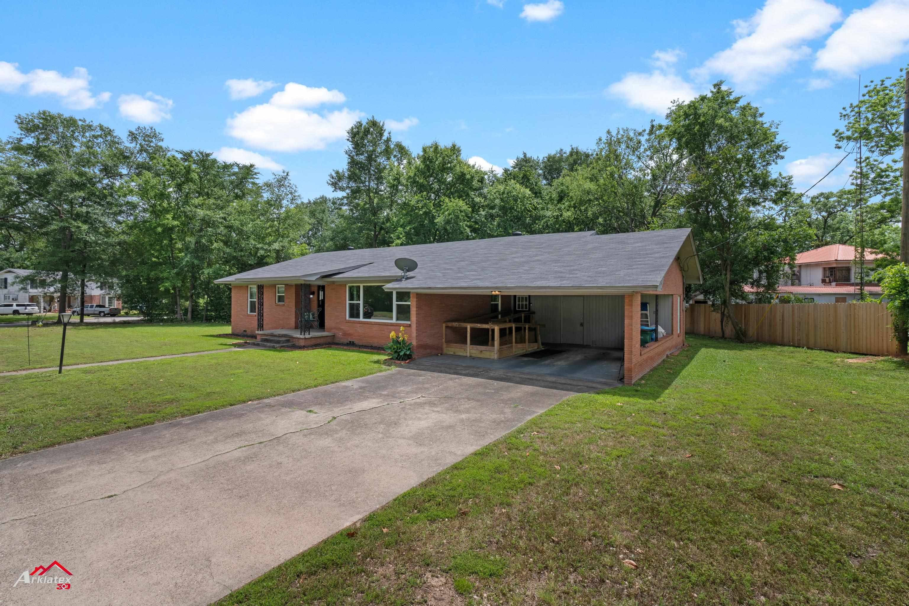 1201 Pecan St.