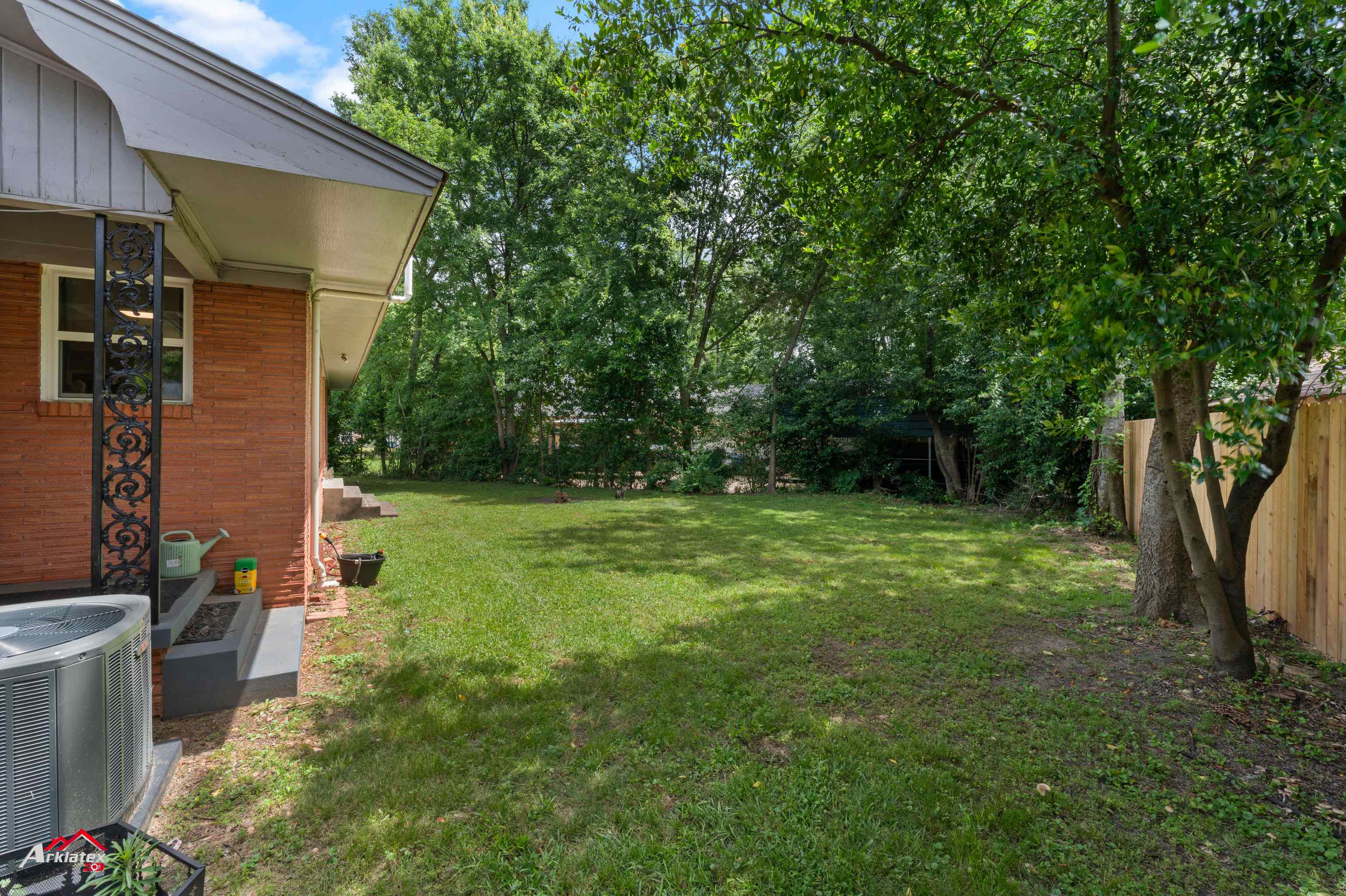 1201 Pecan St.