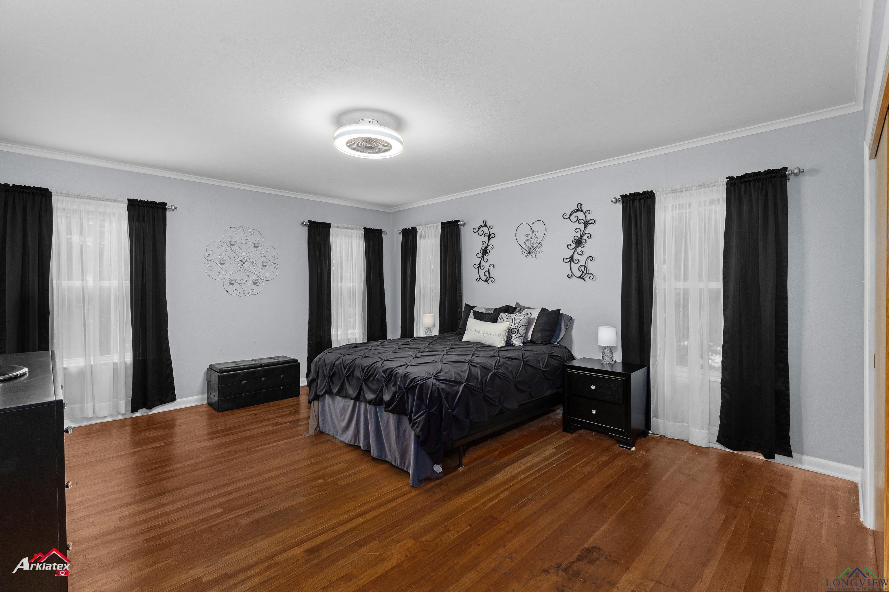 1201 Pecan St.
