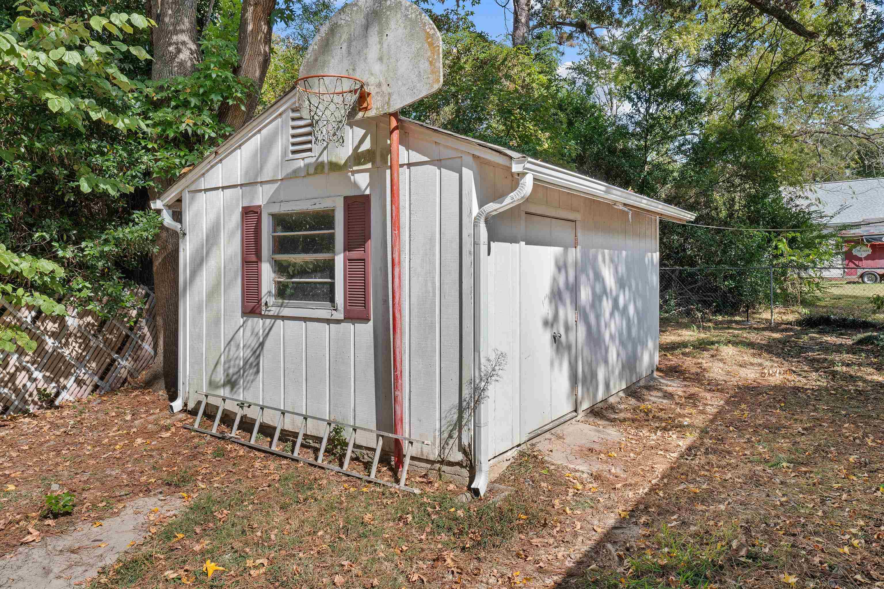 1603 E Main St
