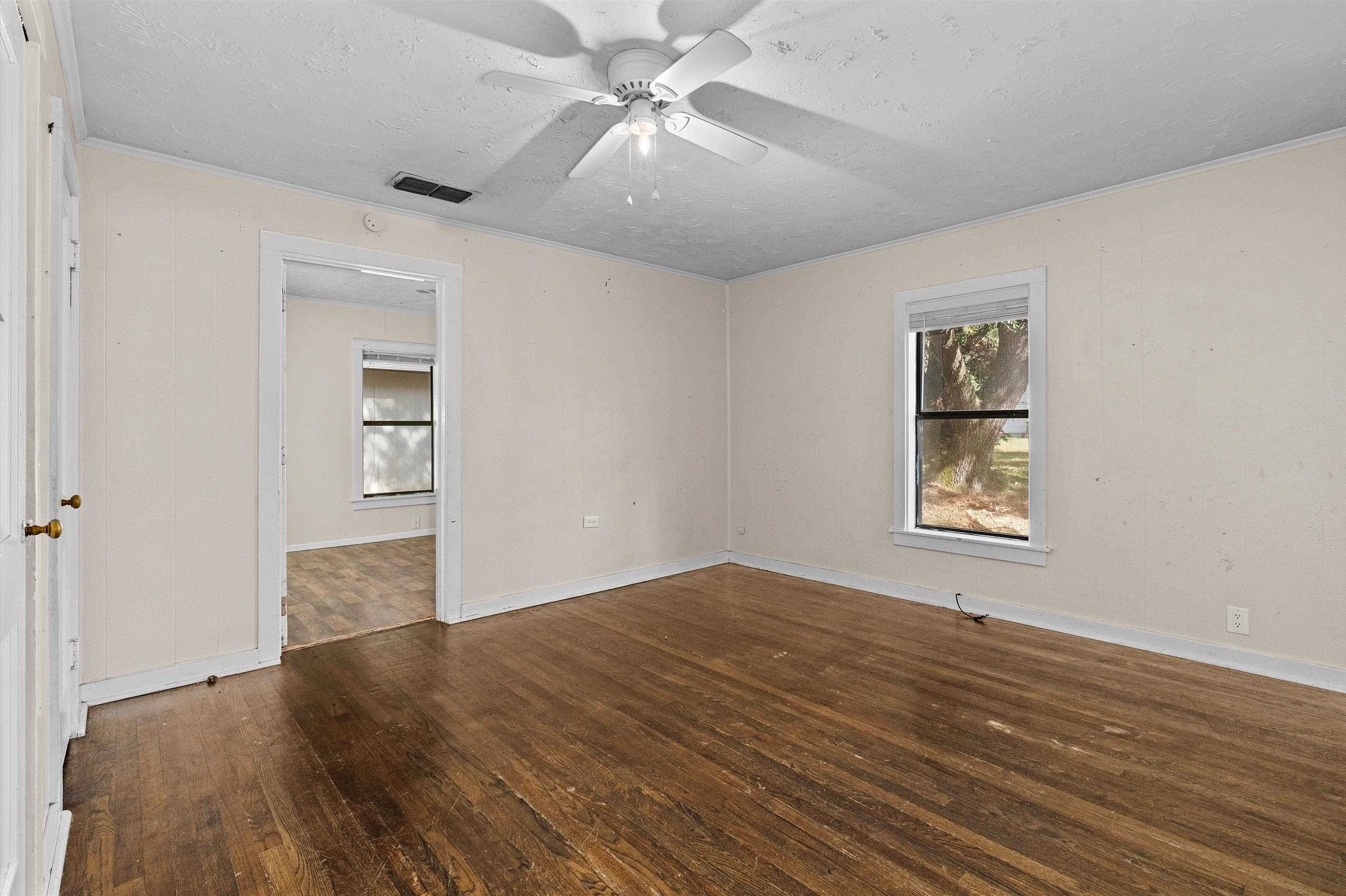 1603 E Main St