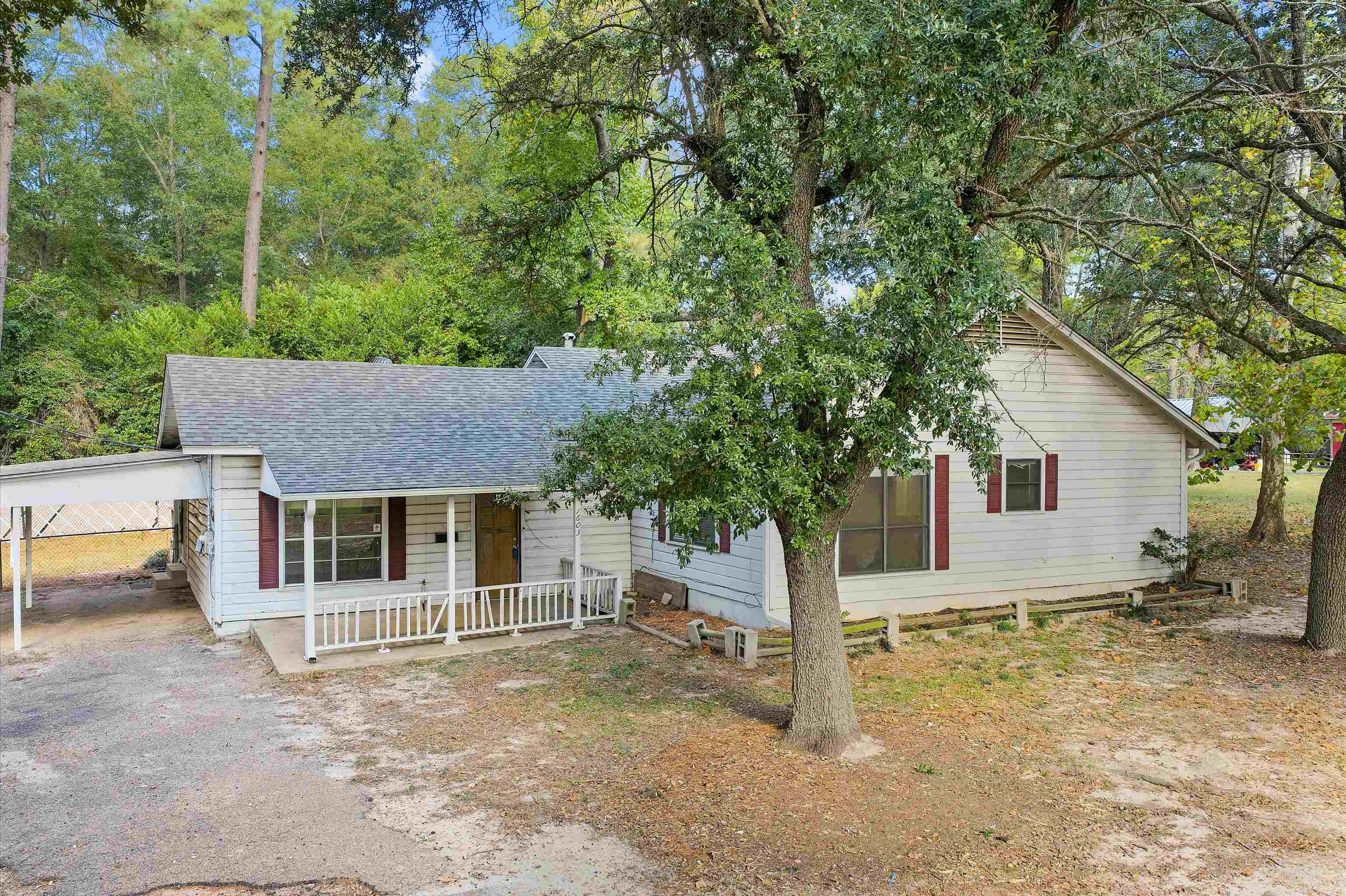 1603 E Main St