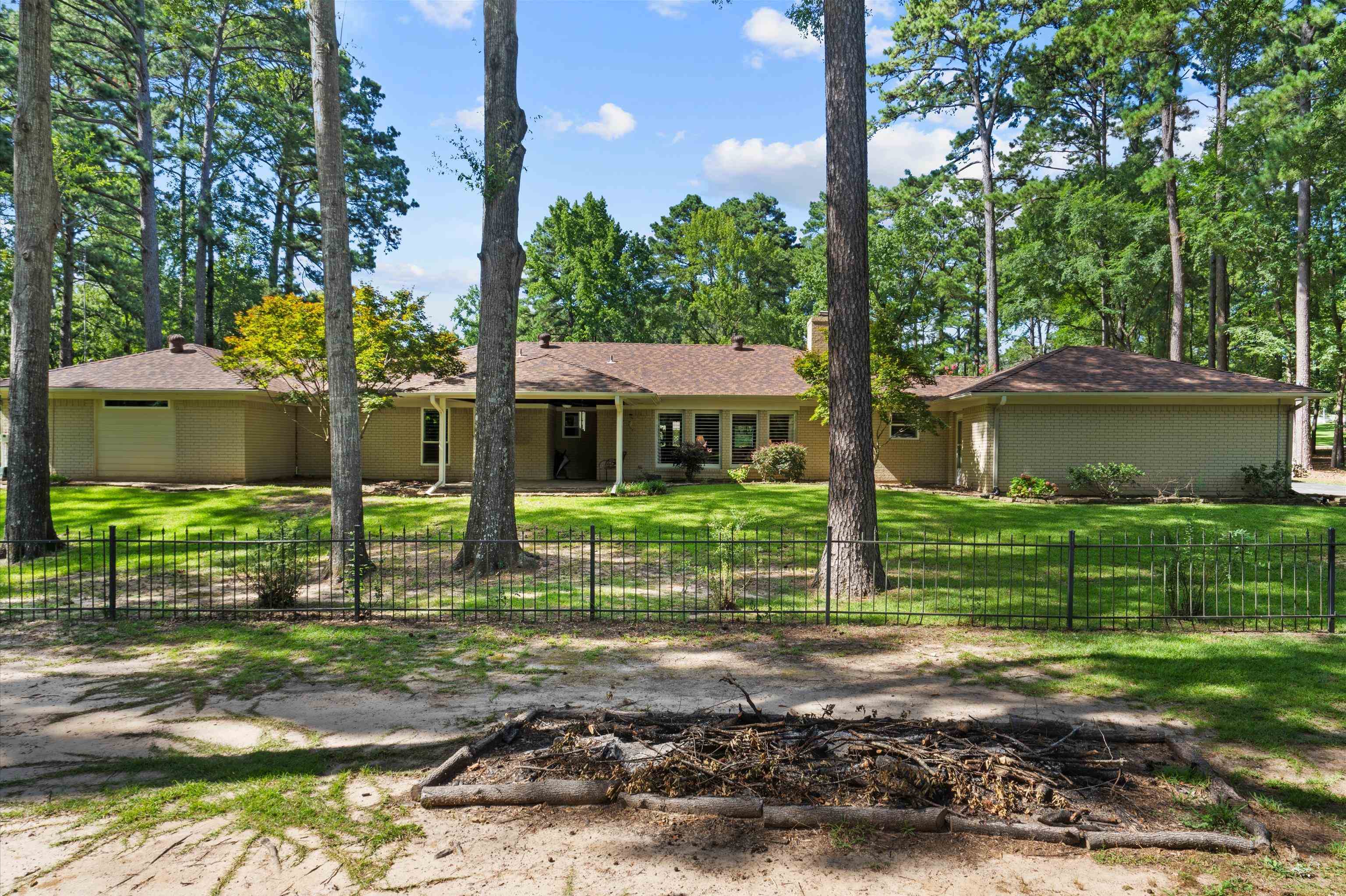 405 Sandy Ln