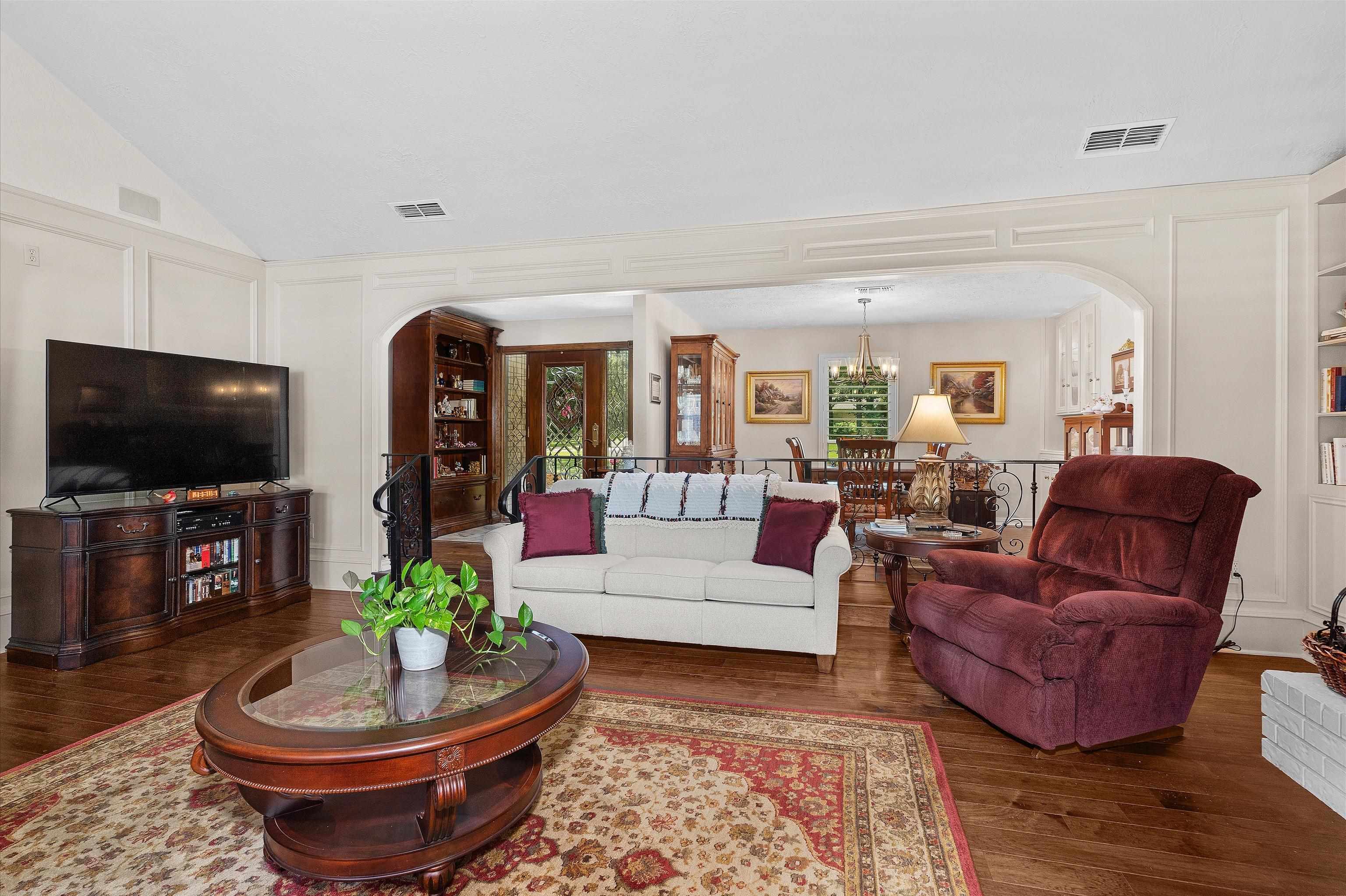 405 Sandy Ln