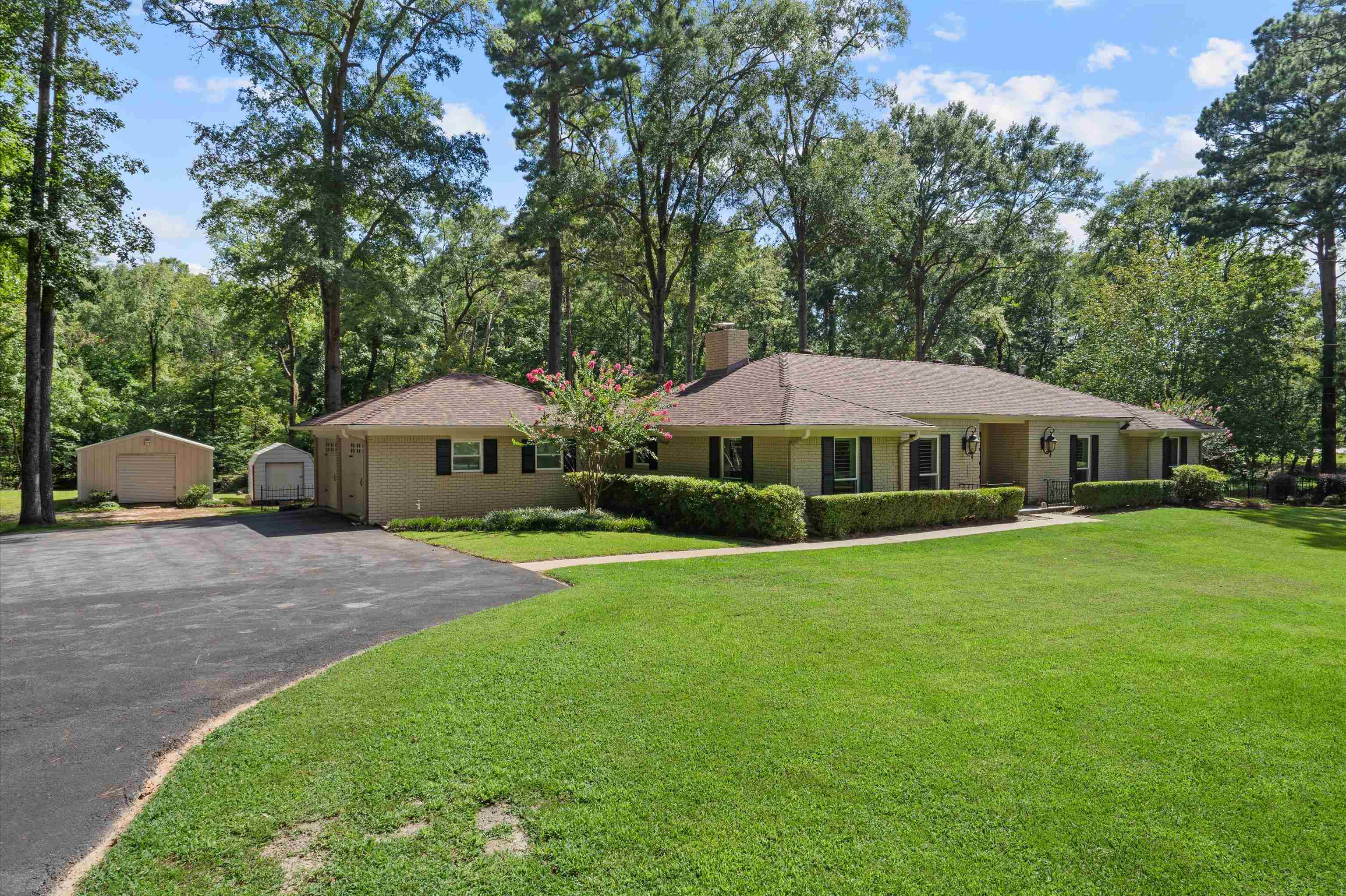 405 Sandy Ln