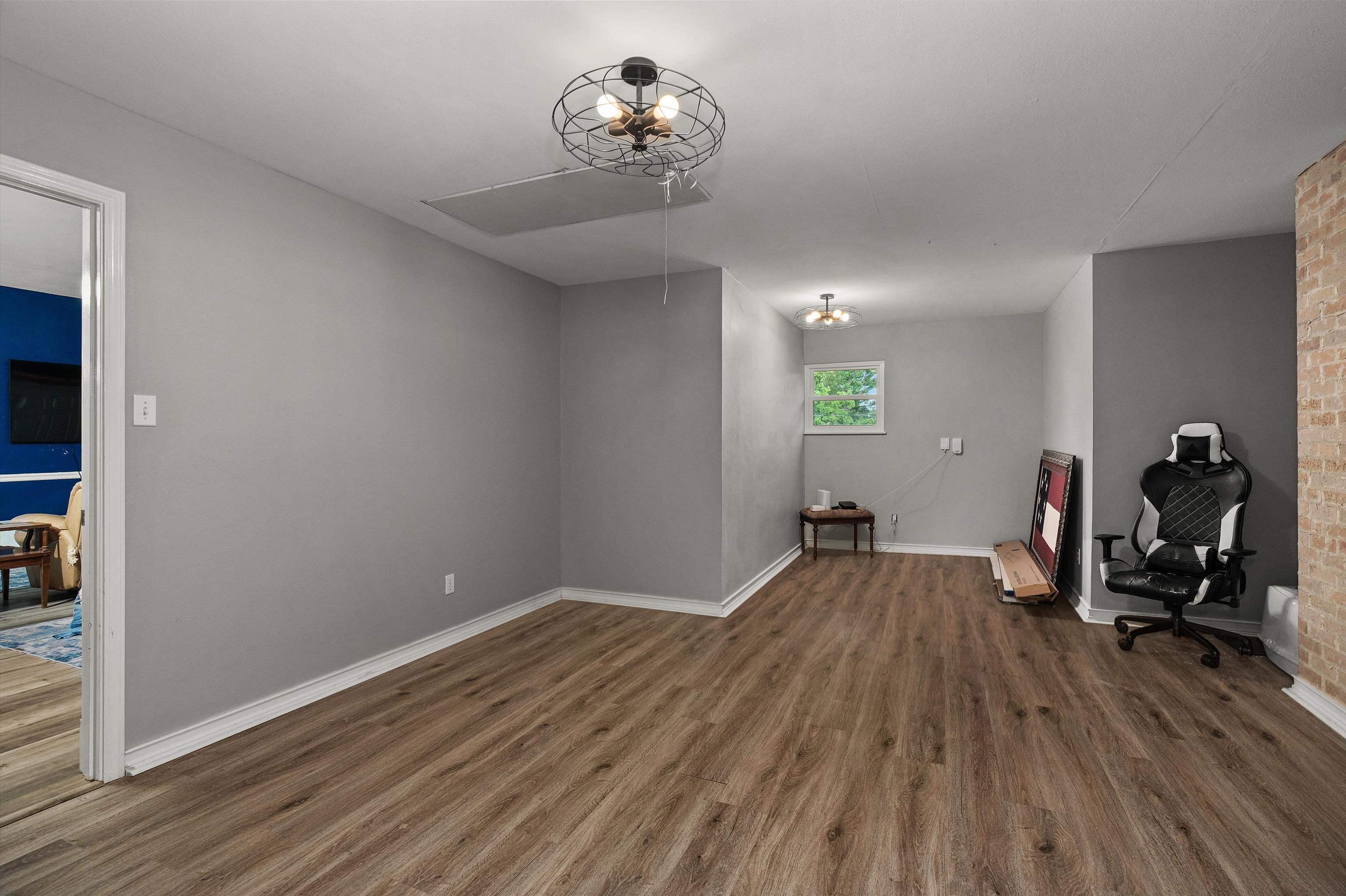1300 Enchanted Ln.