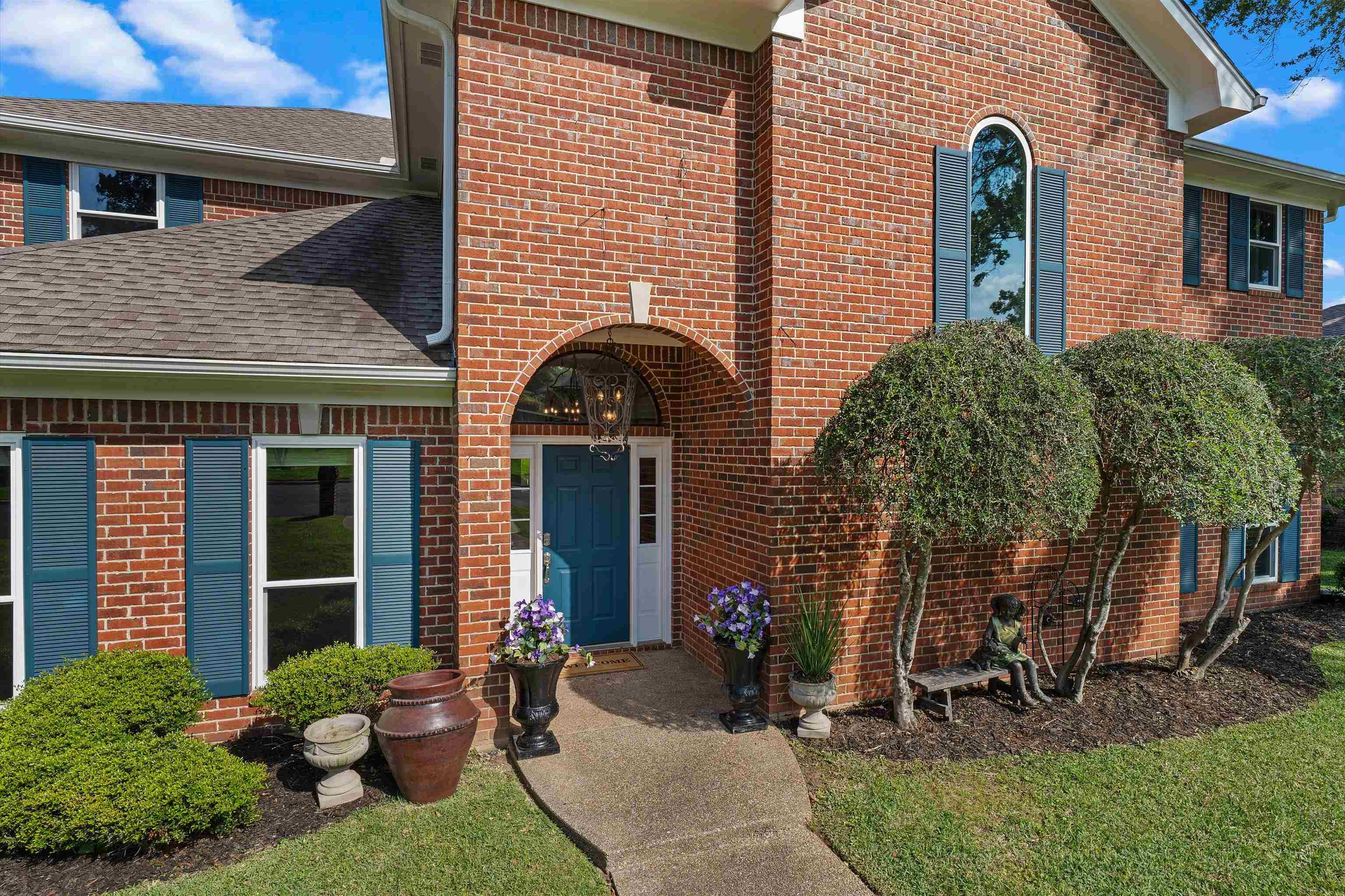 1300 Enchanted Ln.
