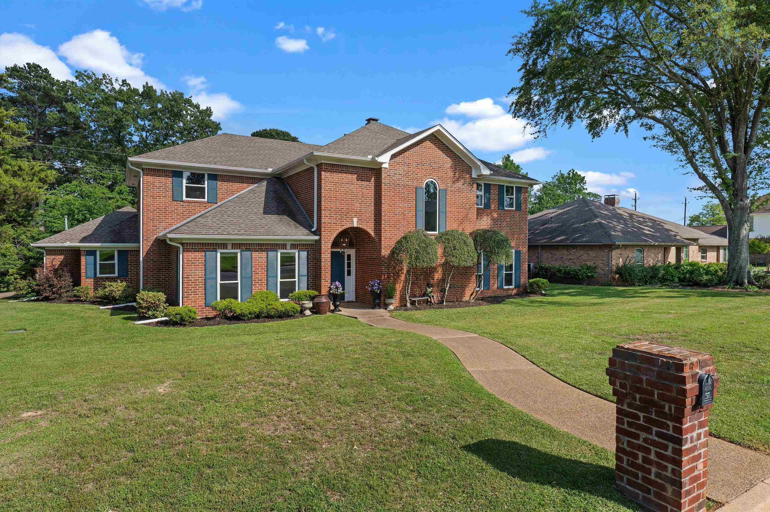 1300 Enchanted Ln.