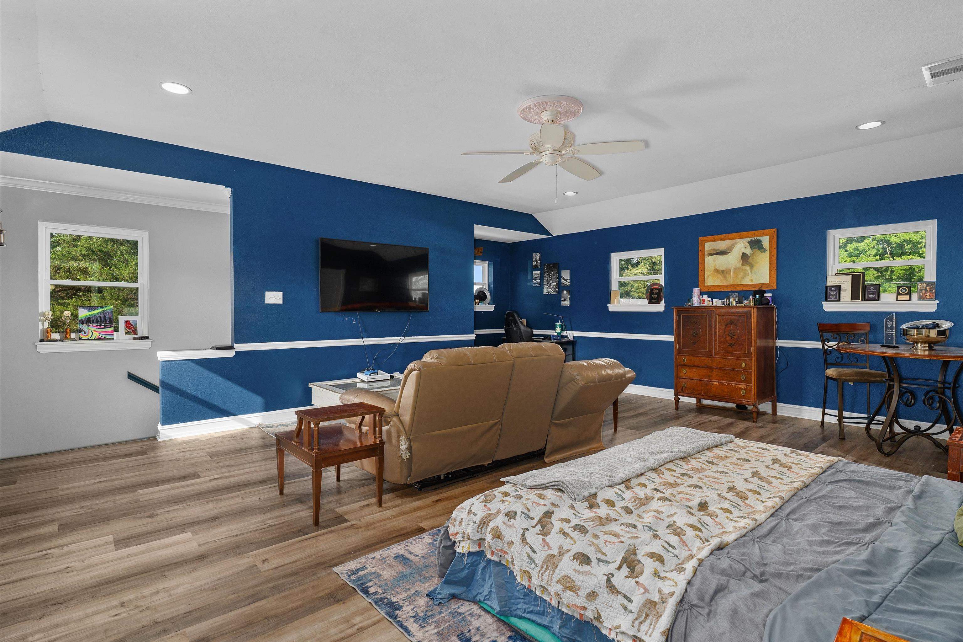 1300 Enchanted Ln.