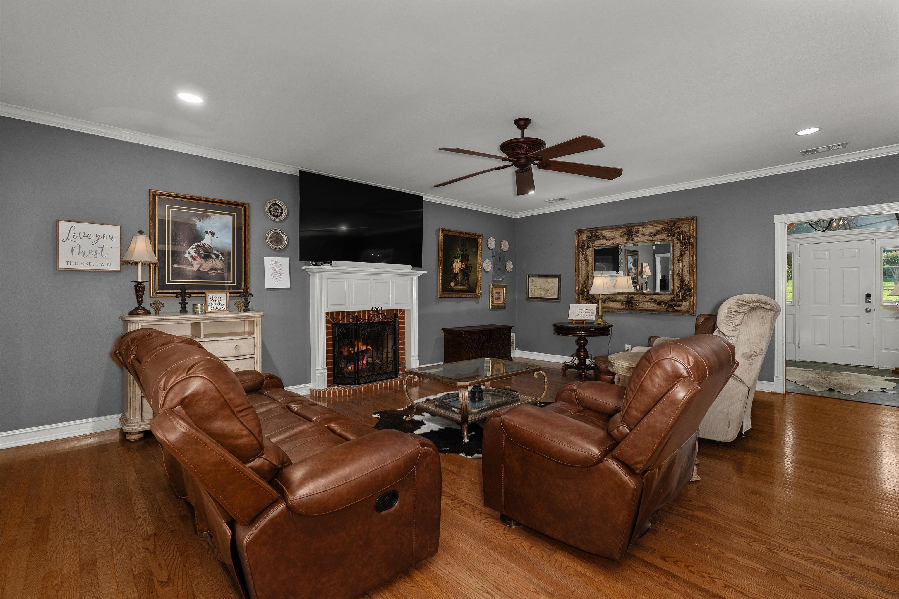 1300 Enchanted Ln.