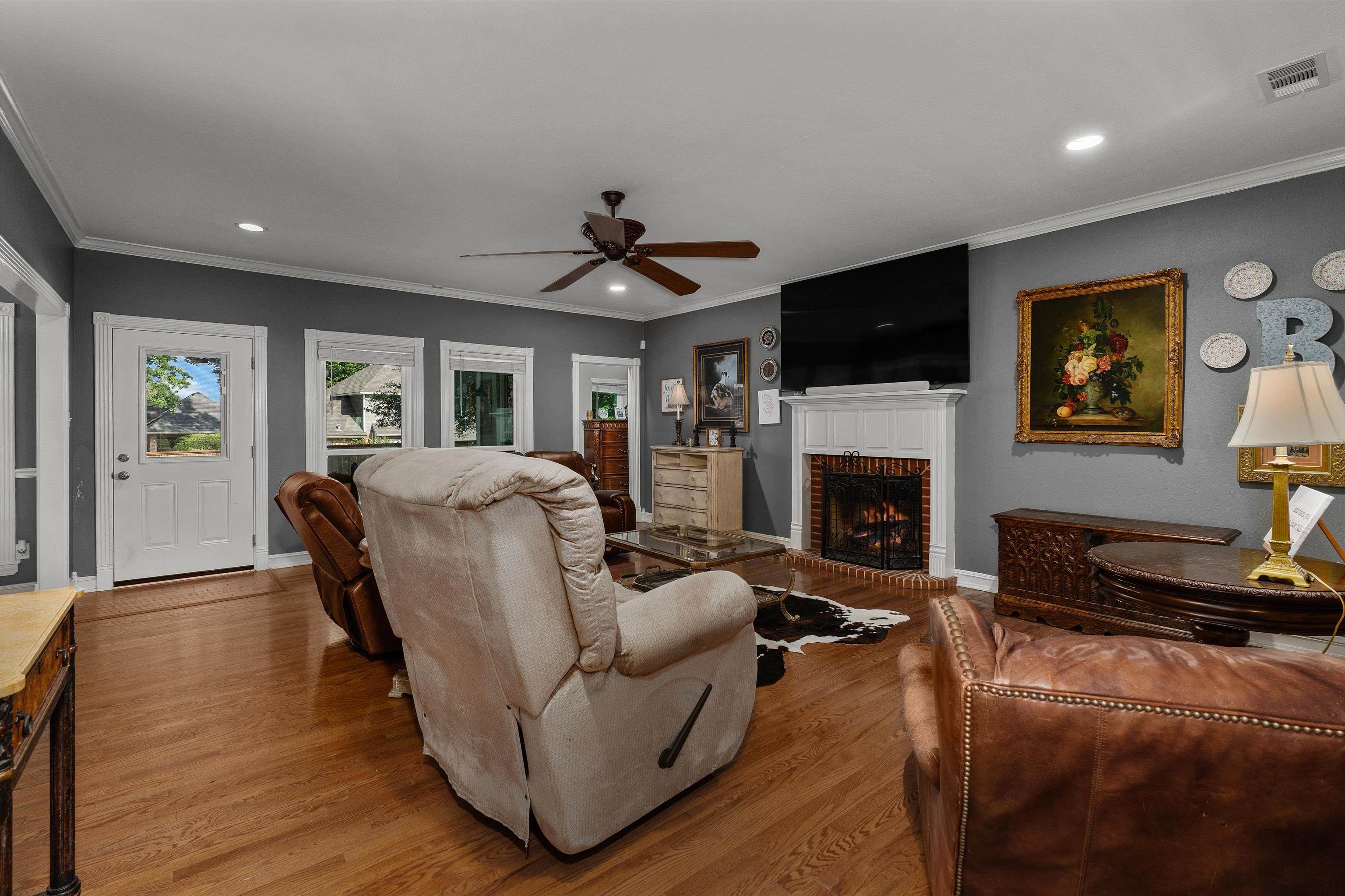 1300 Enchanted Ln.