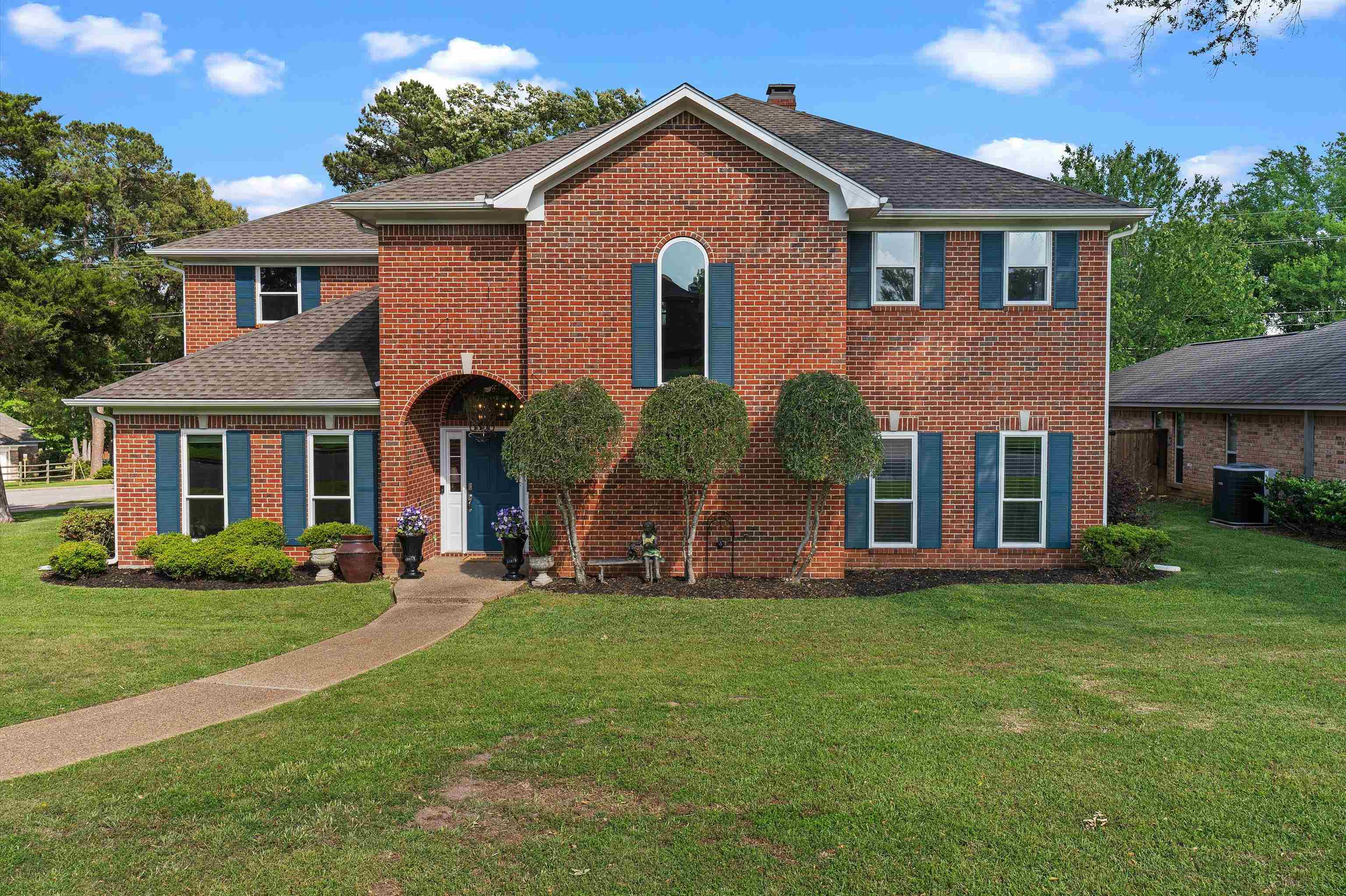1300 Enchanted Ln.