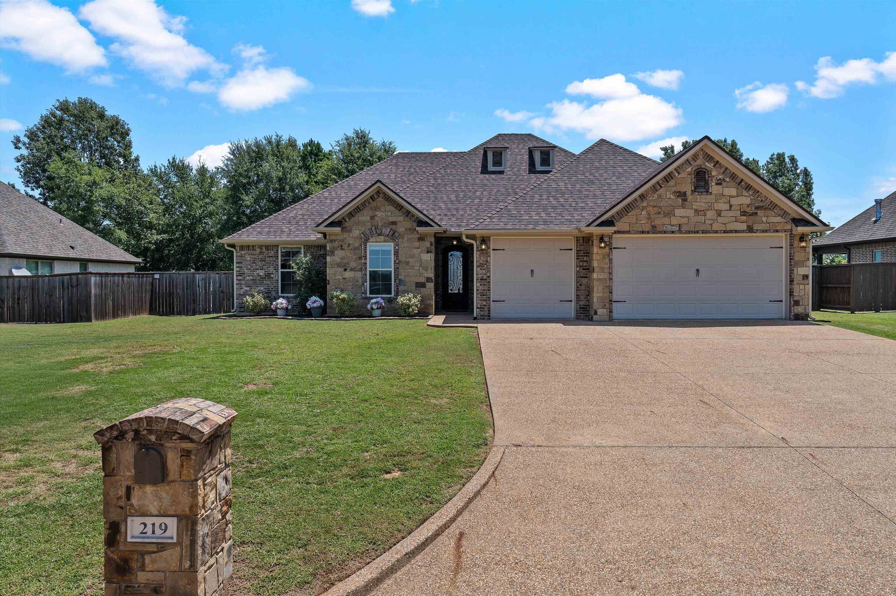 219 Saddle Brook Cir