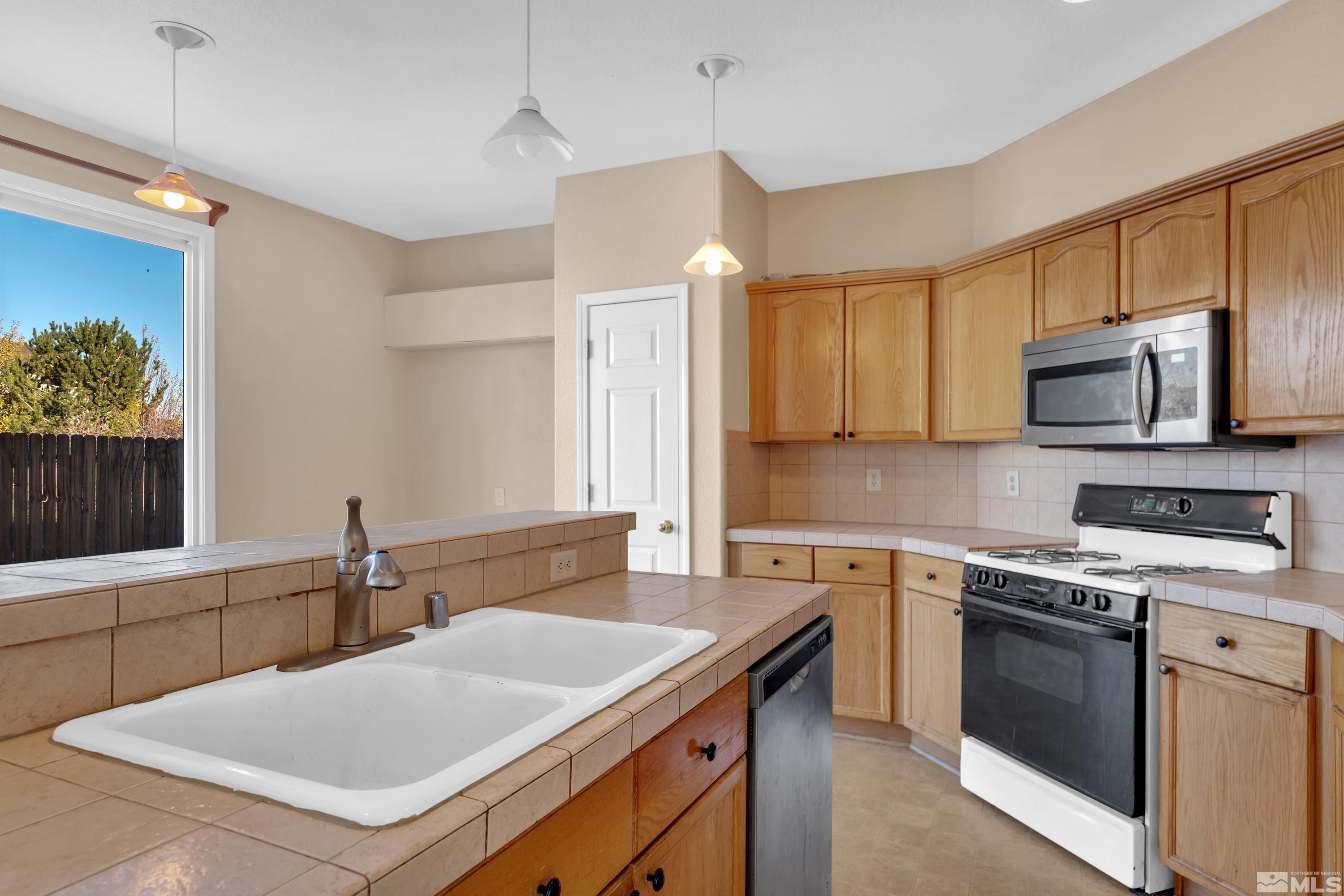 9538 Long River