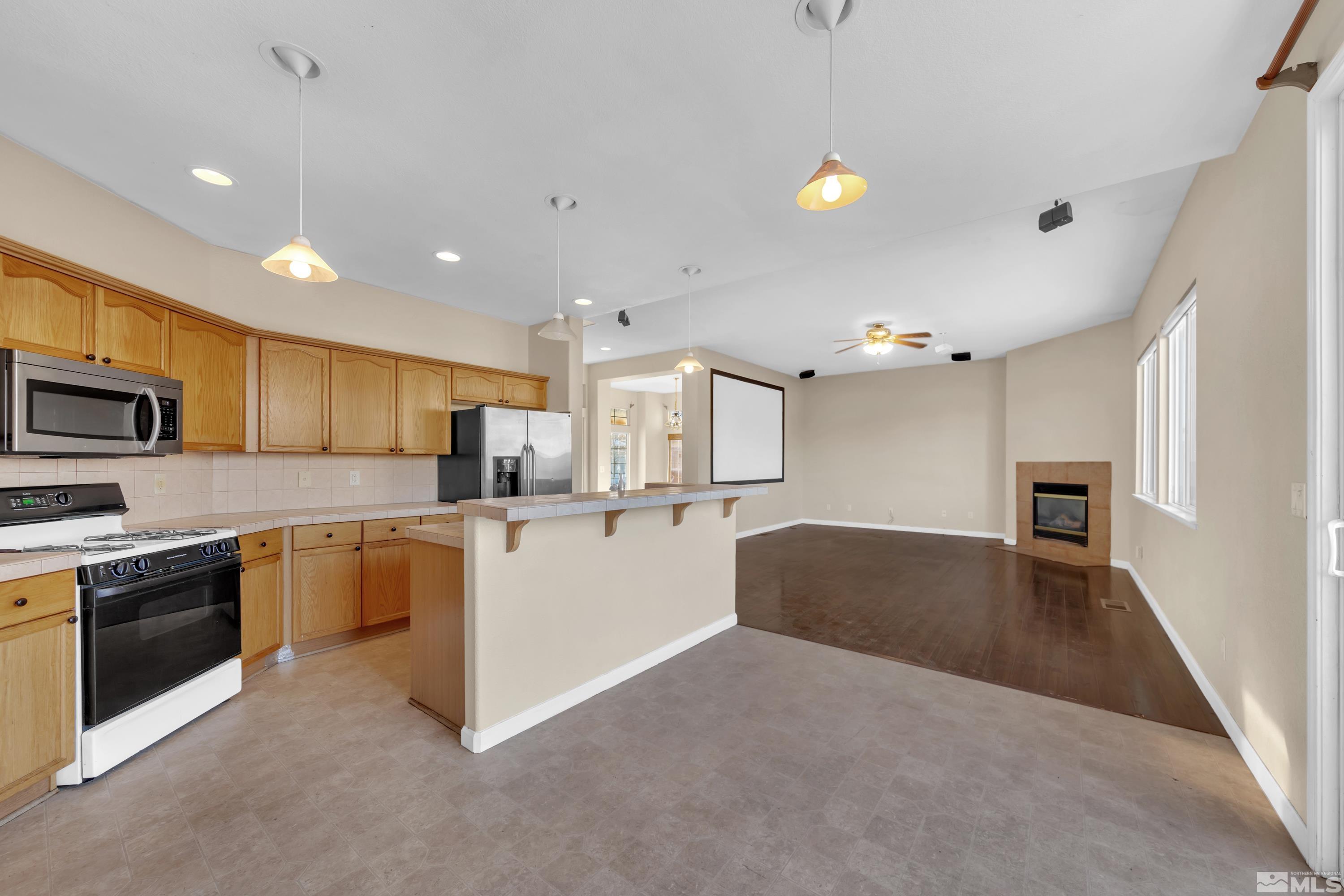 9538 Long River
