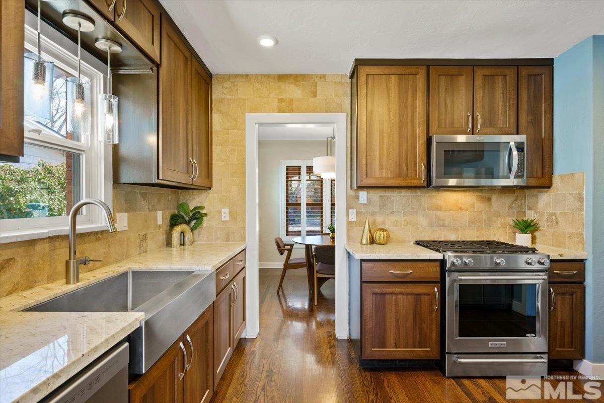 633 John Fremont