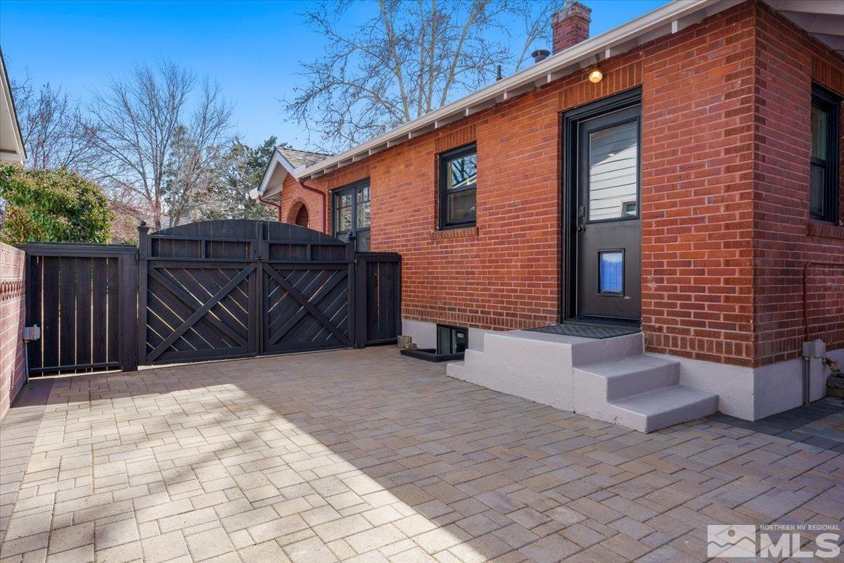 633 John Fremont