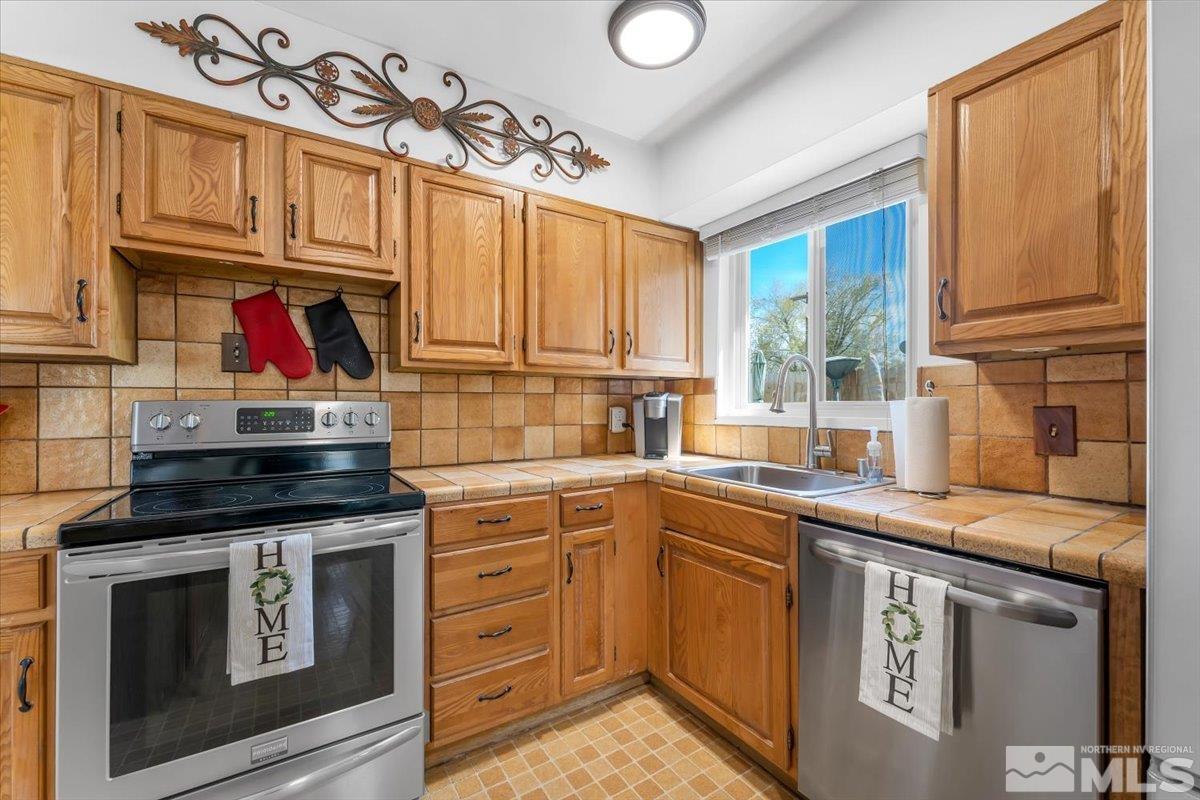 1640 Emerald Place