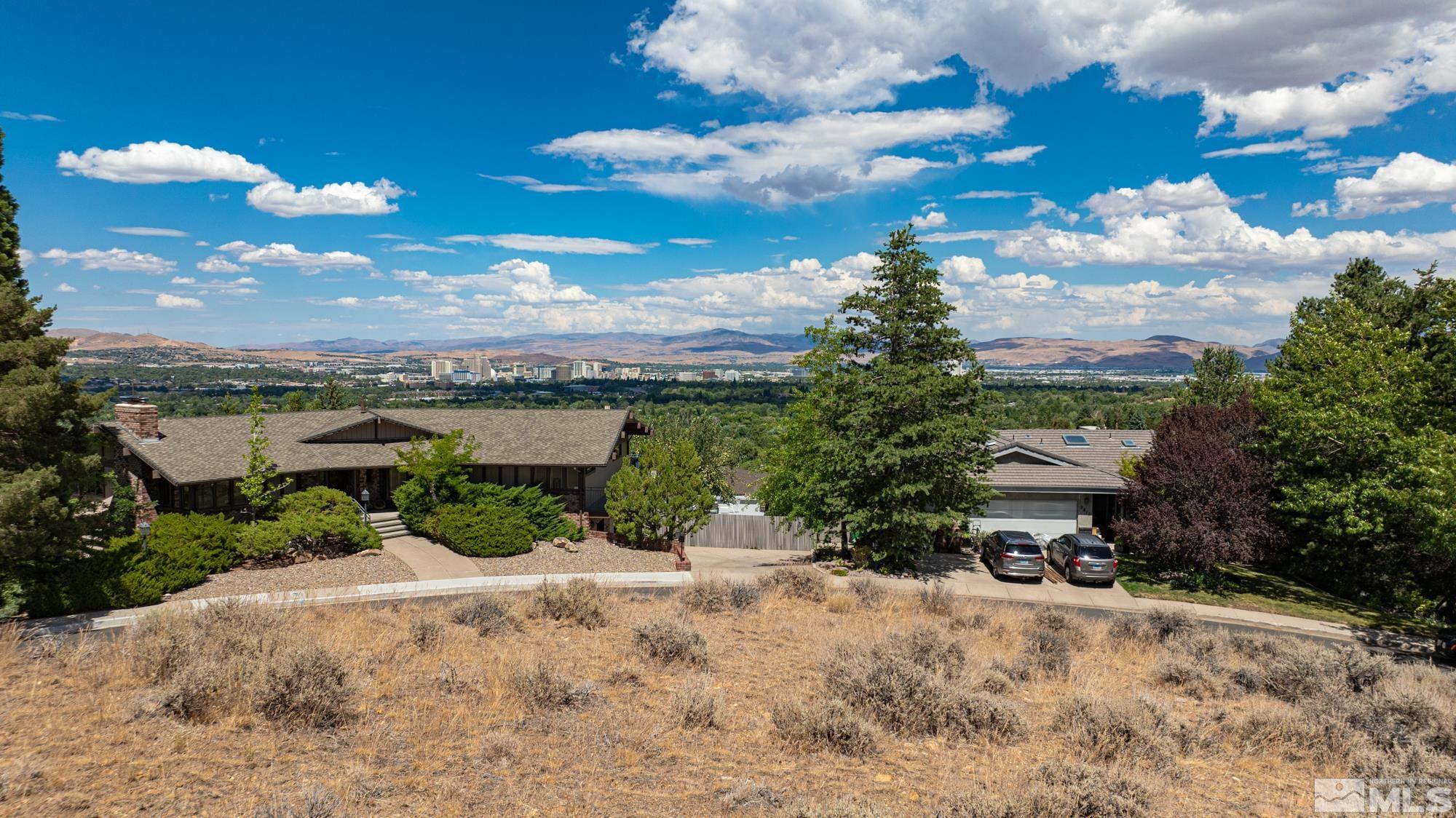 3820 N Folsom