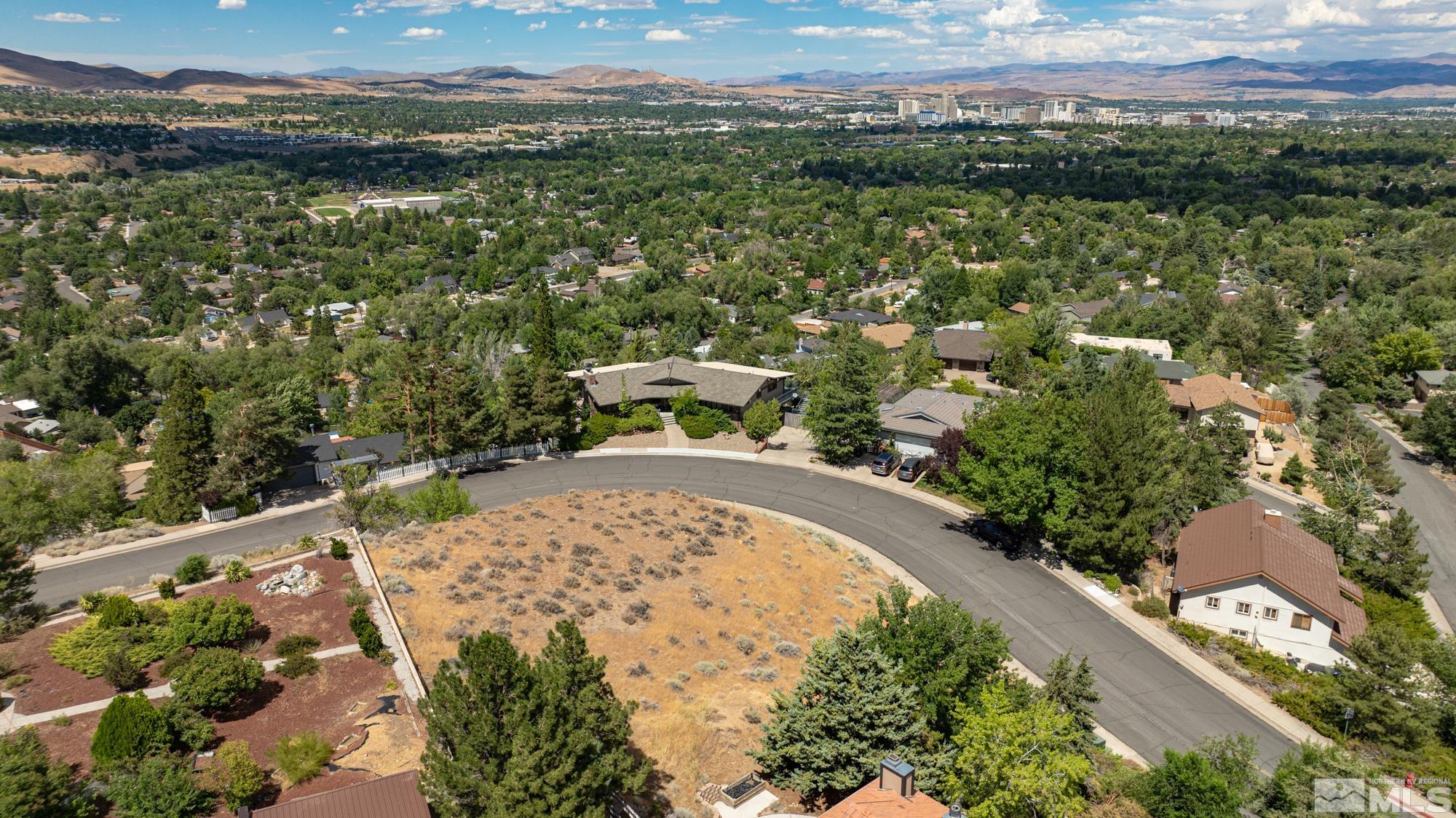 3820 N Folsom