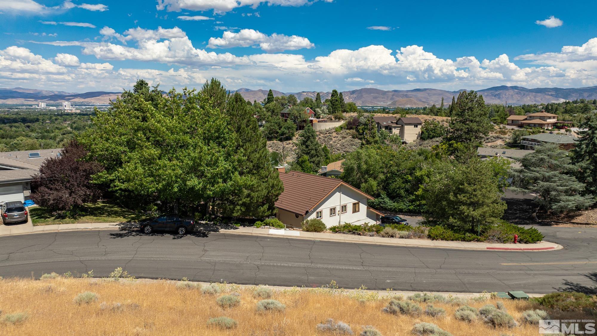 3820 N Folsom
