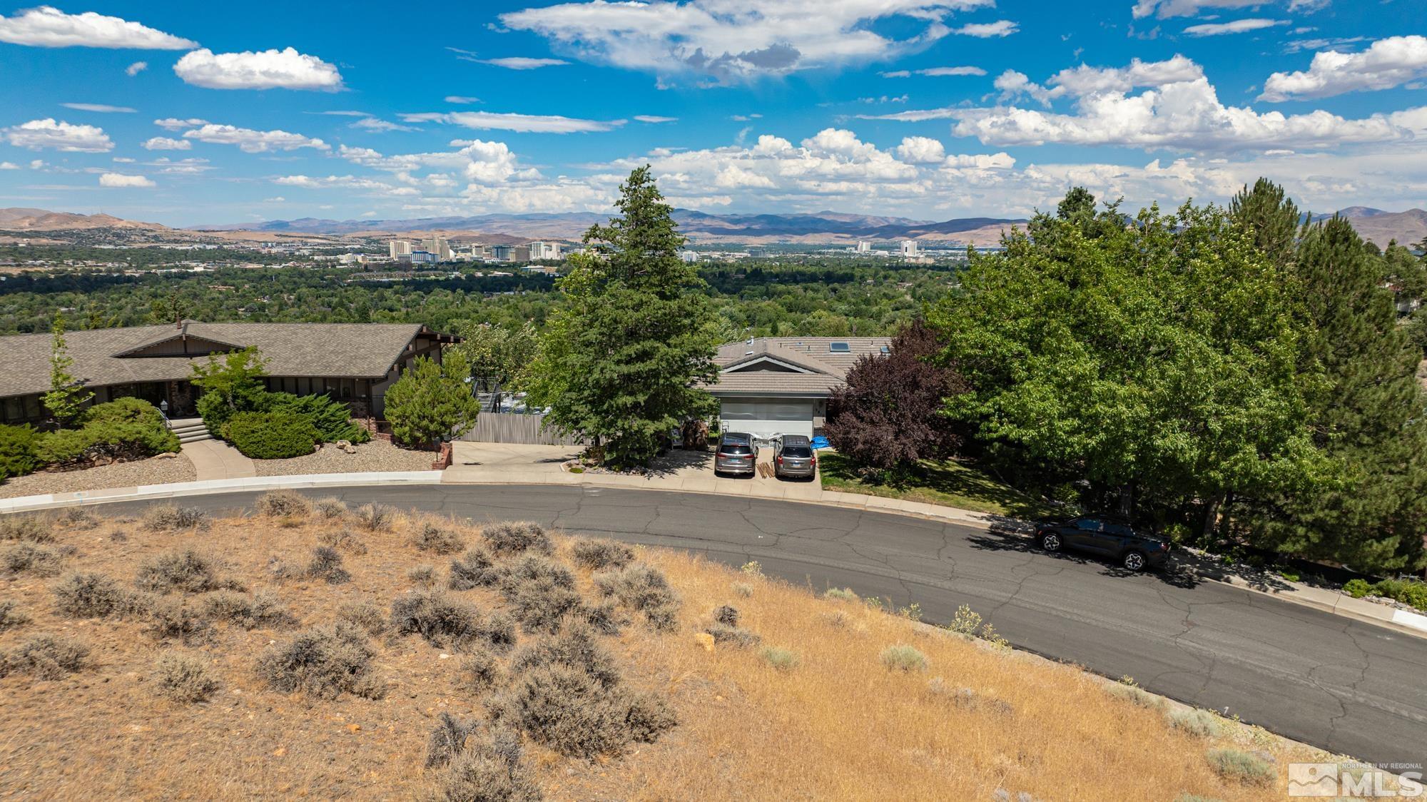 3820 N Folsom